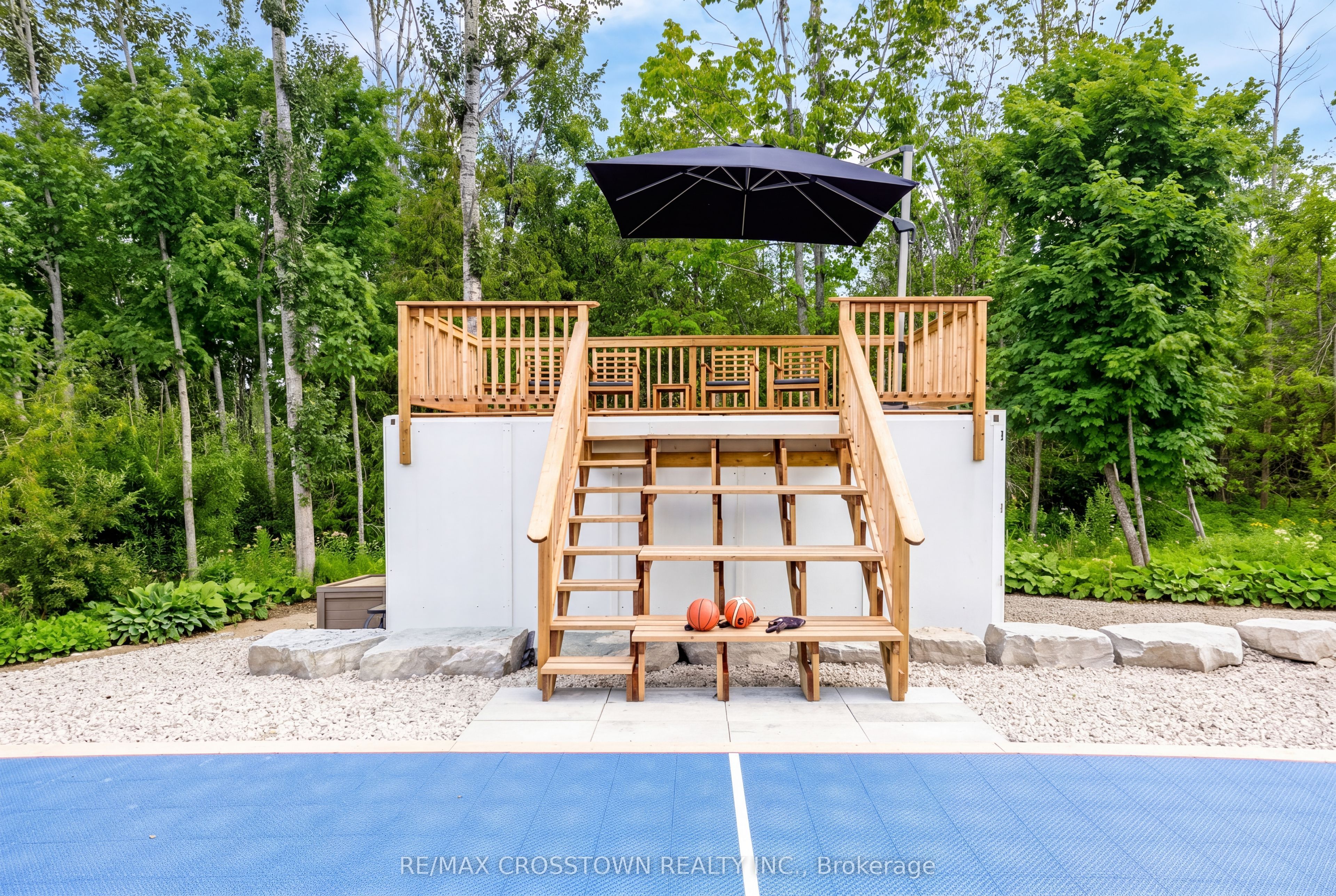 75 Moonstone Road E