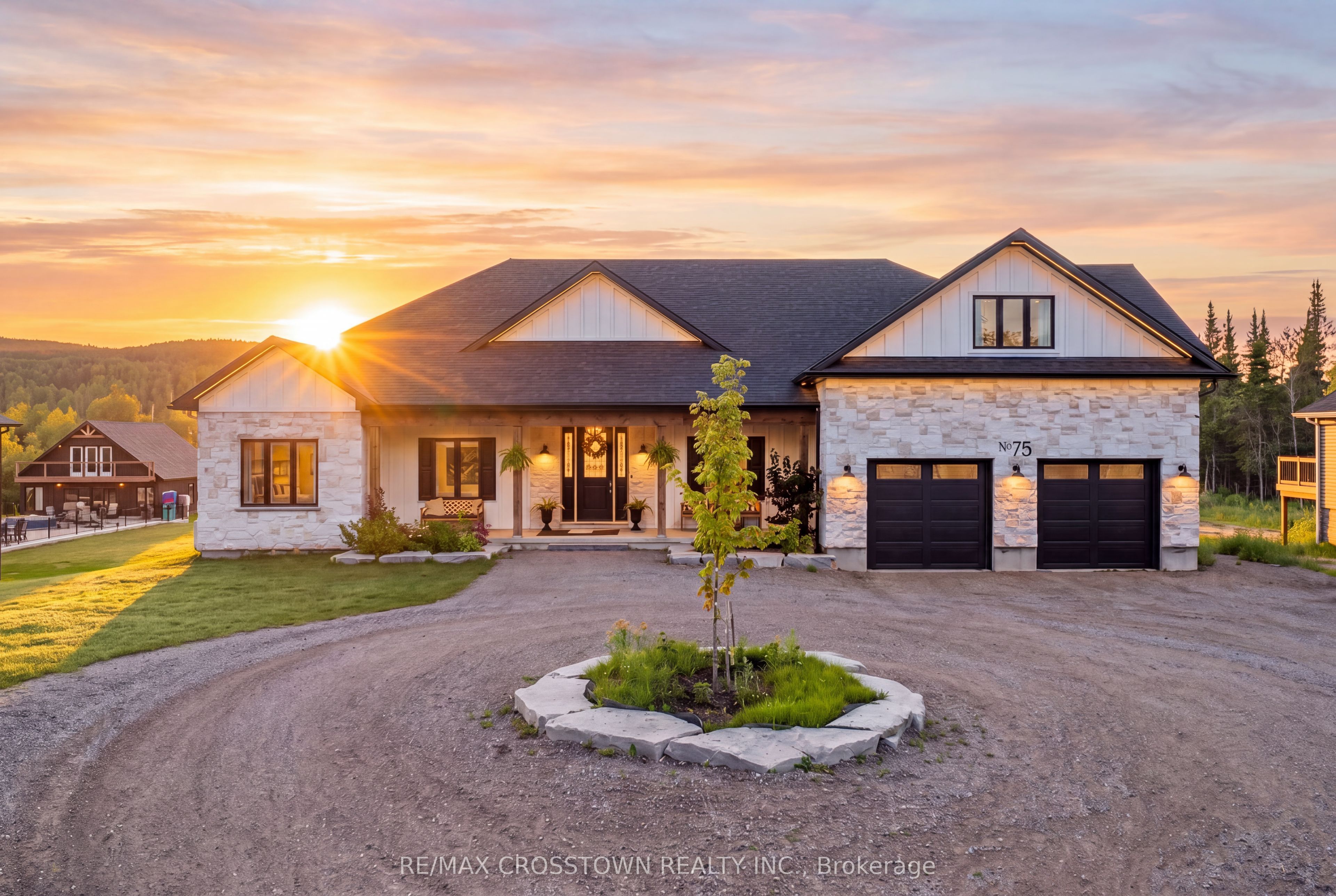 75 Moonstone Road E