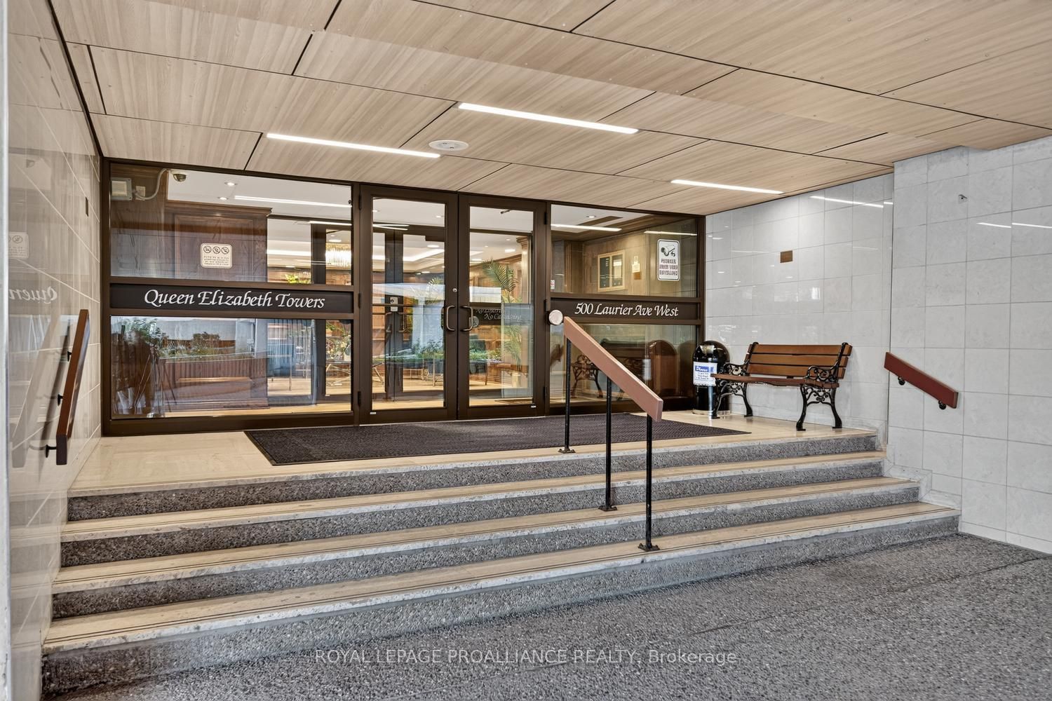 500 Laurier Avenue W 907