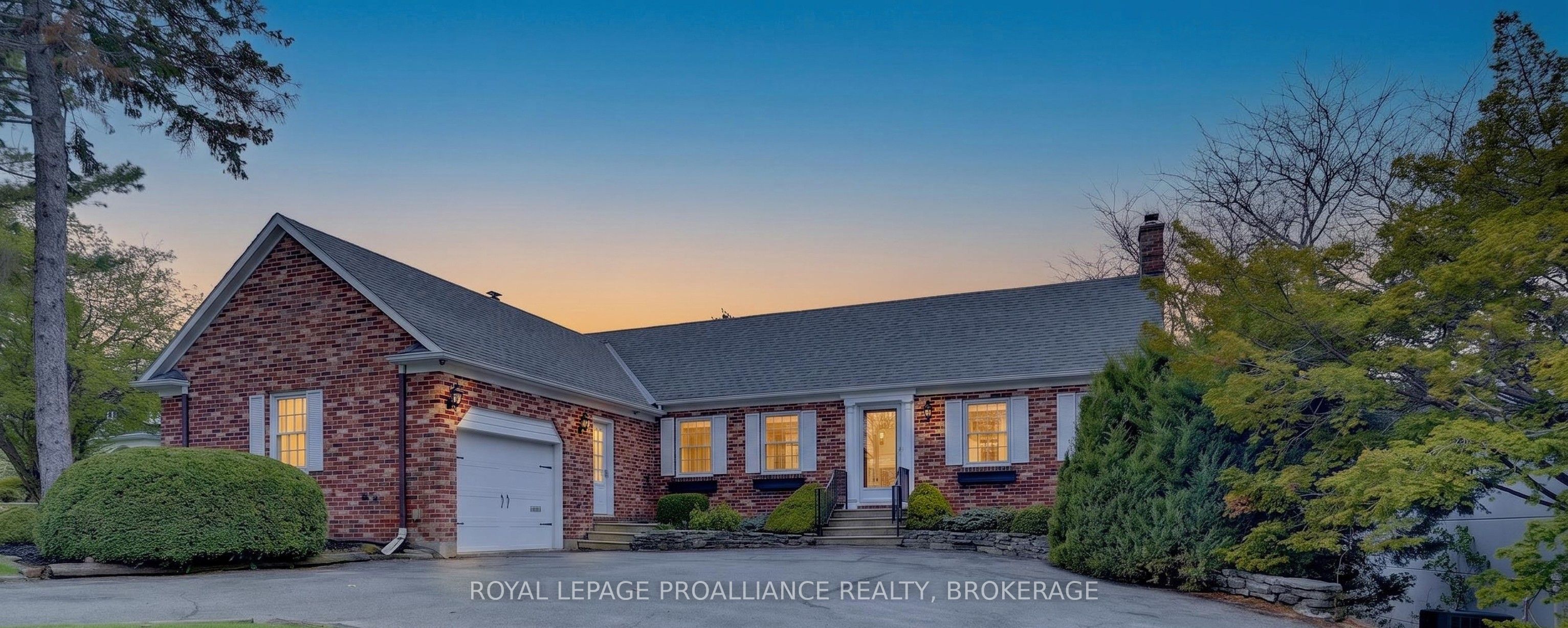 209 Fairway Hill Crescent