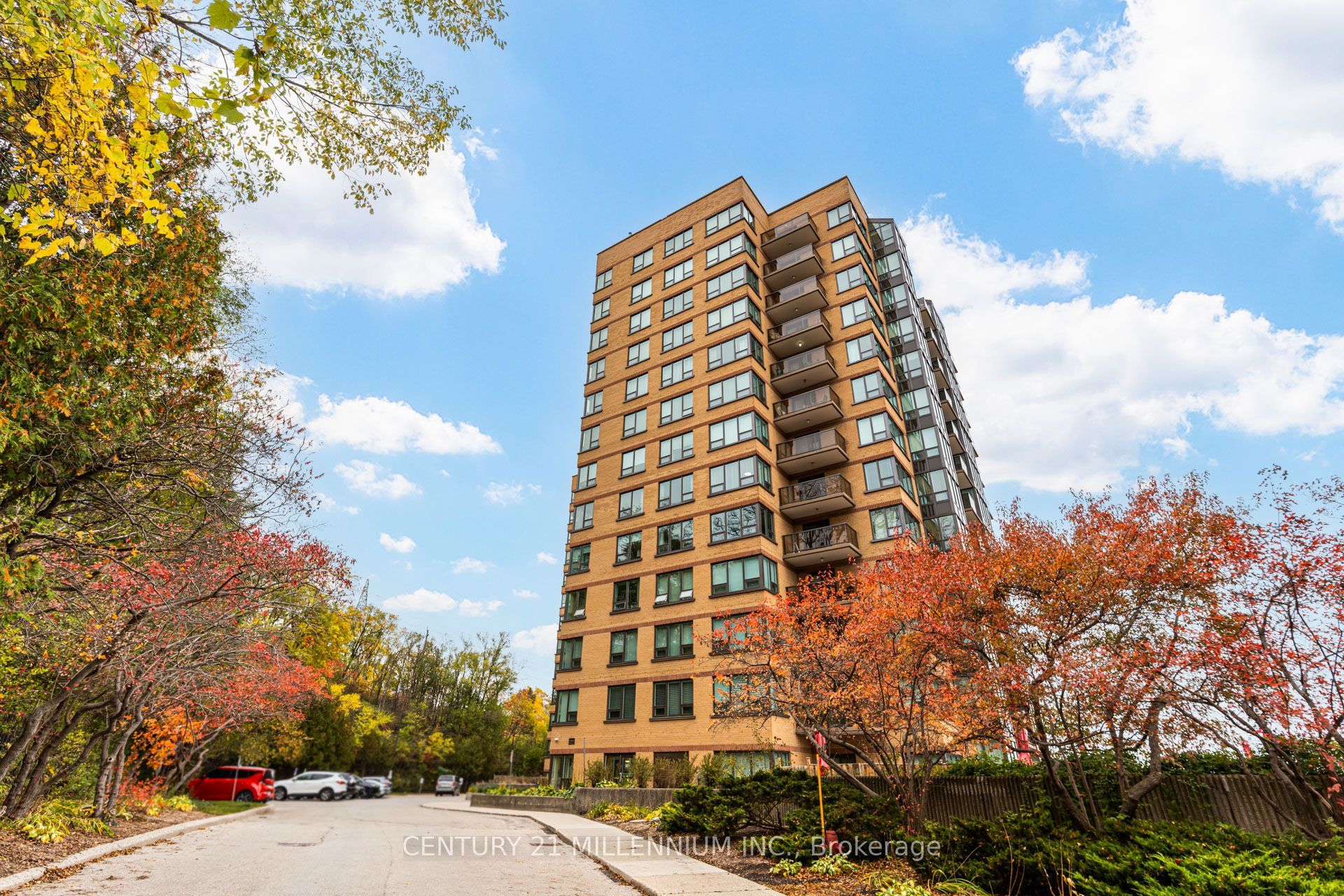 237 King Street W 909