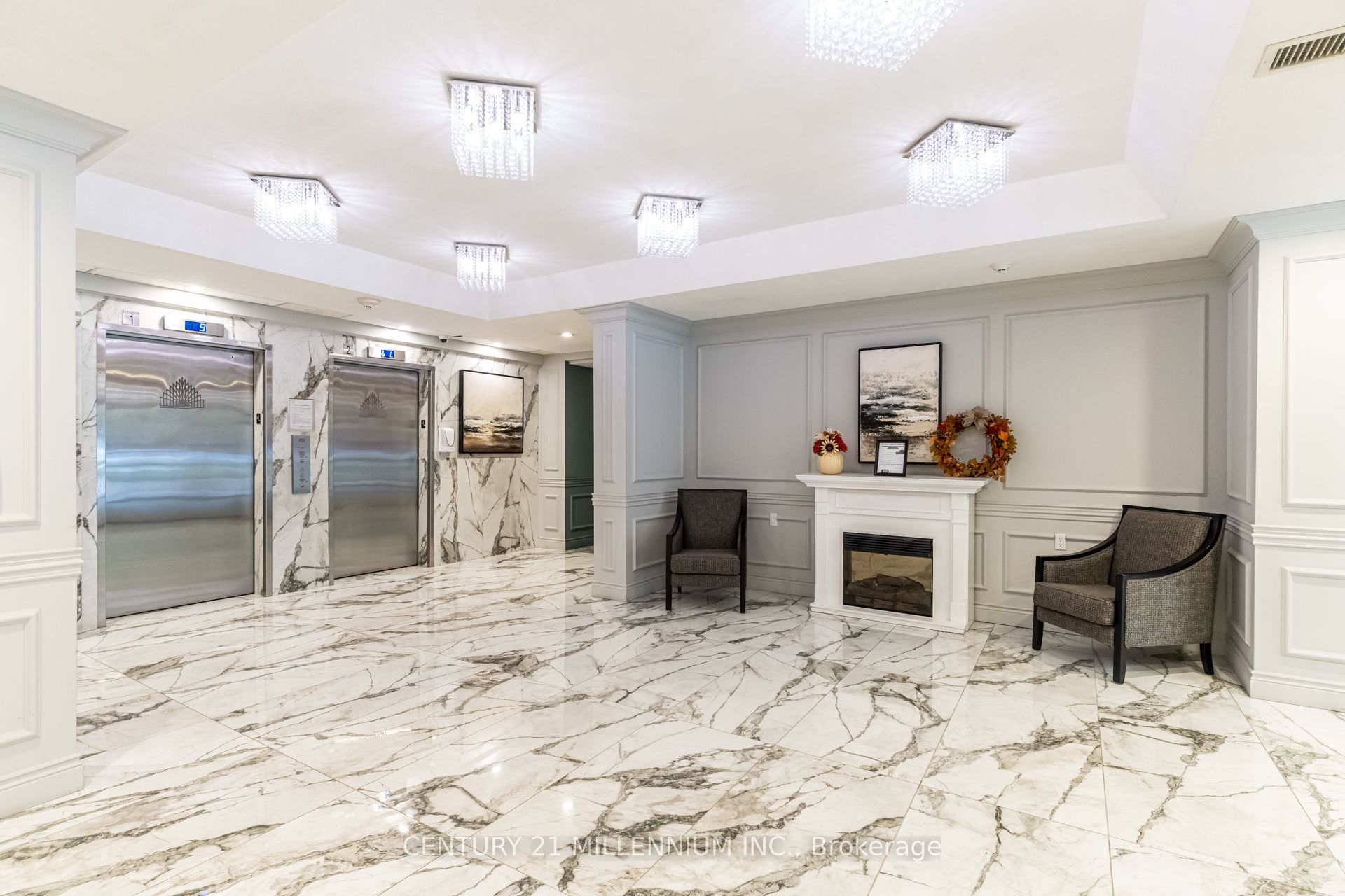 237 King Street W 909