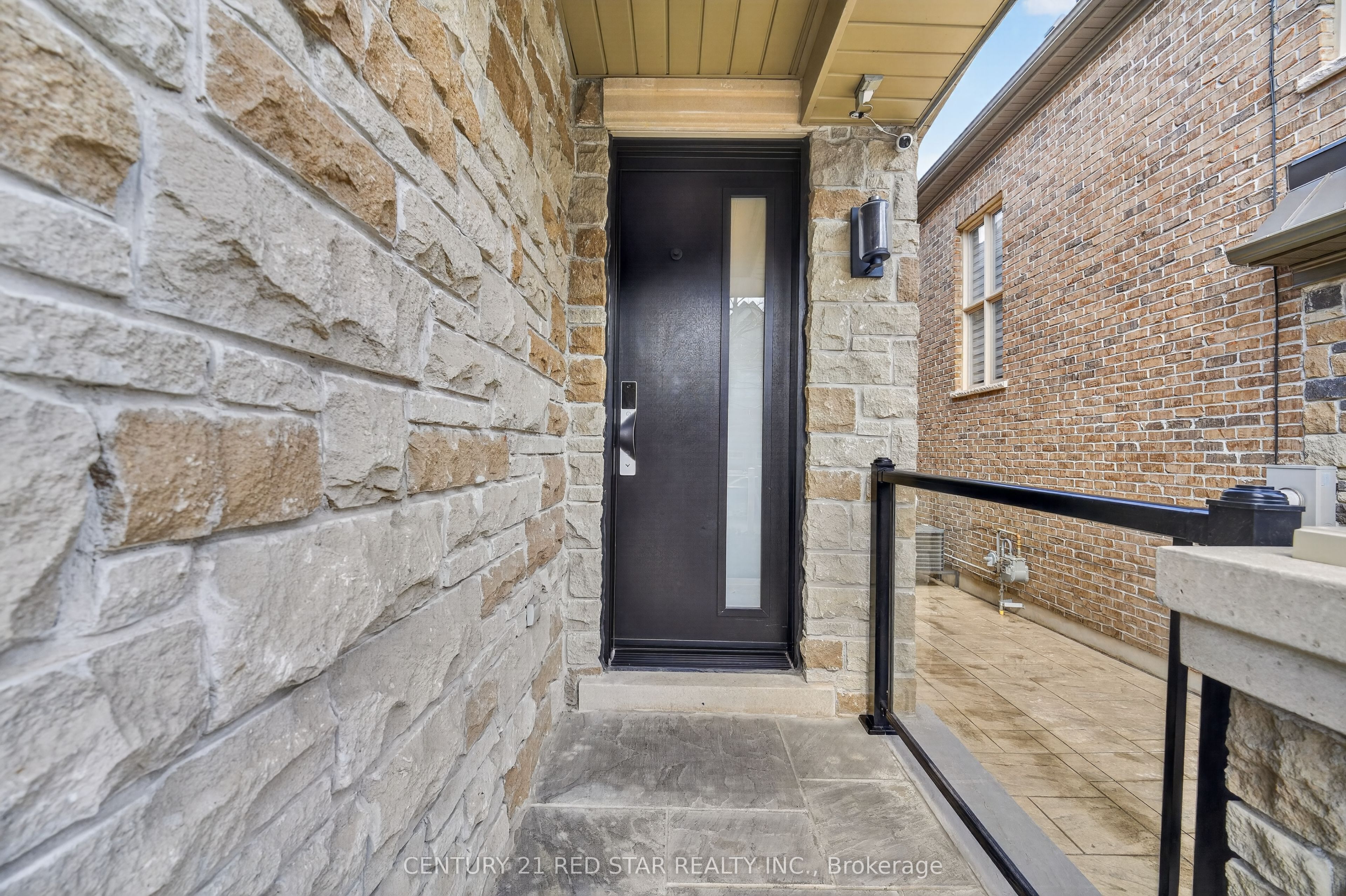 2416 Village Common