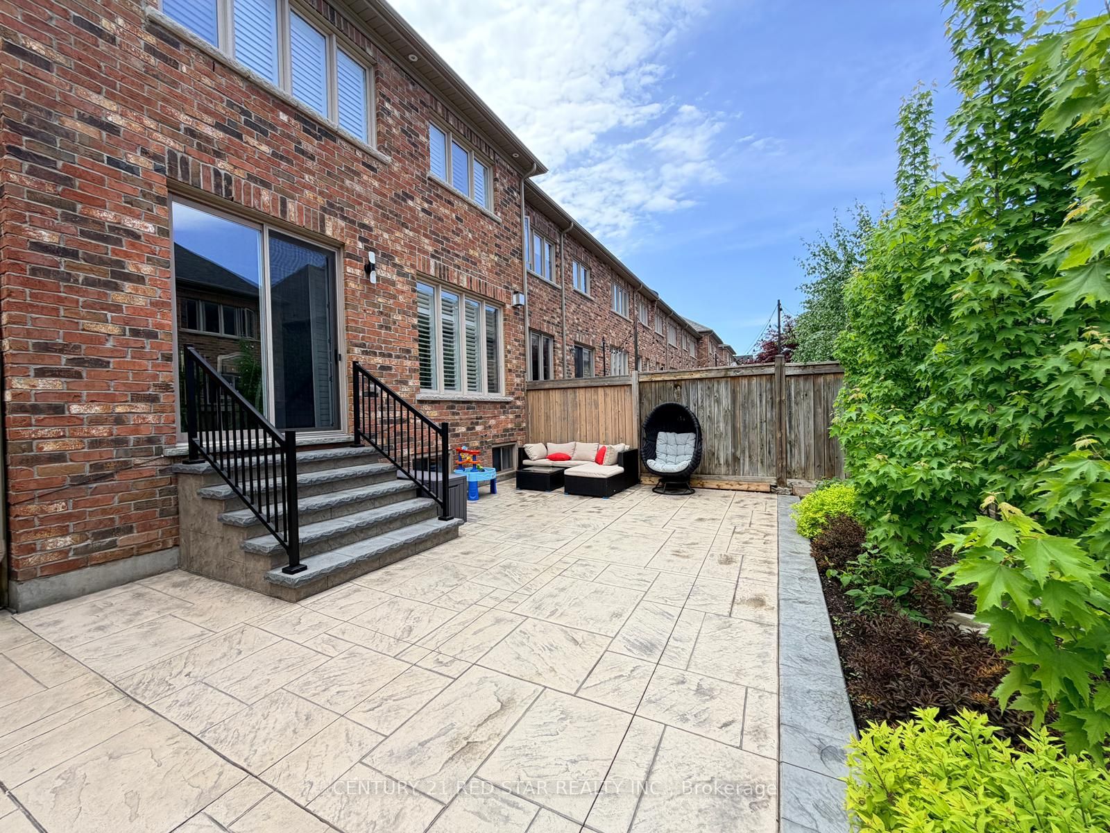 2416 Village Common