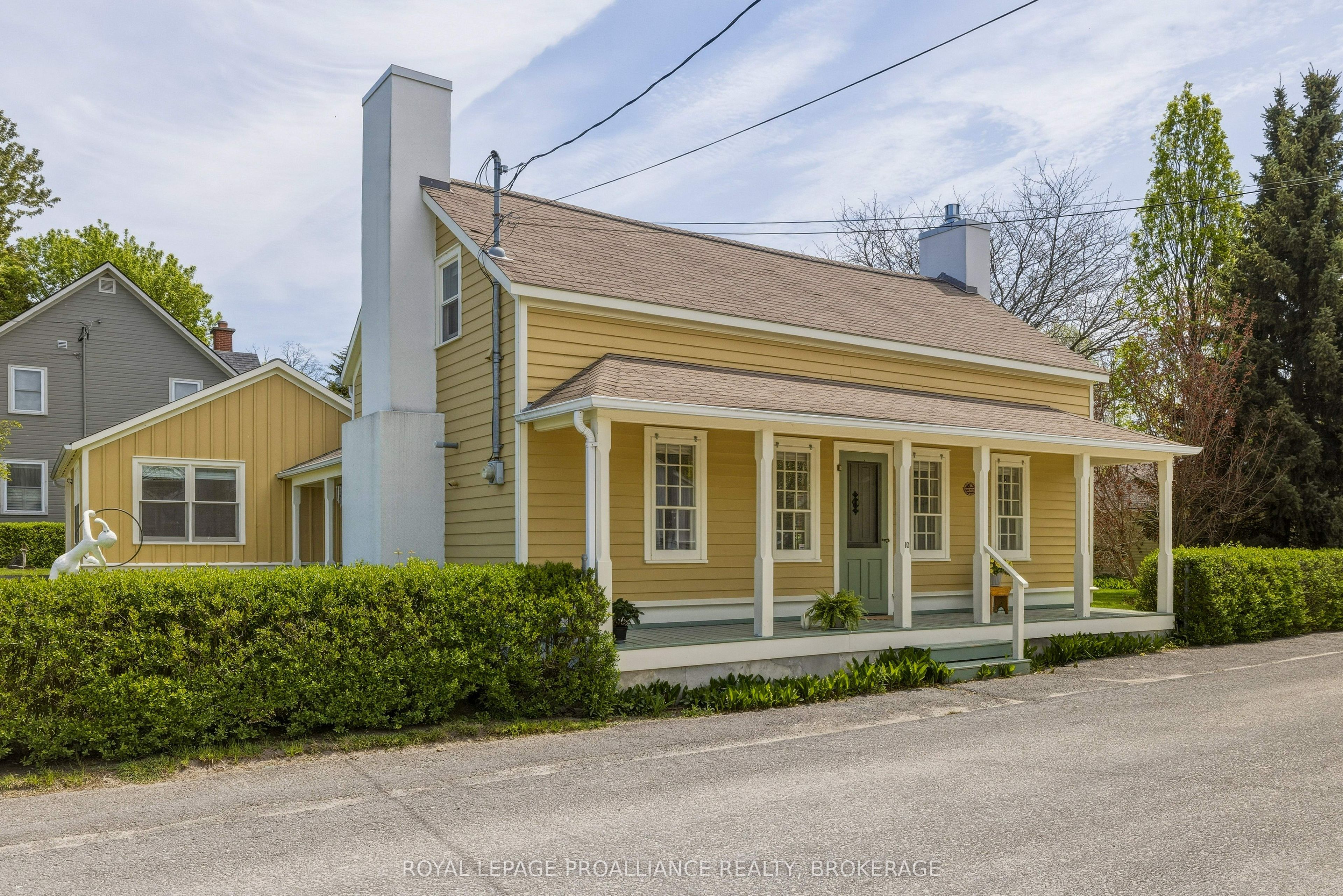 10 Drummond Street E