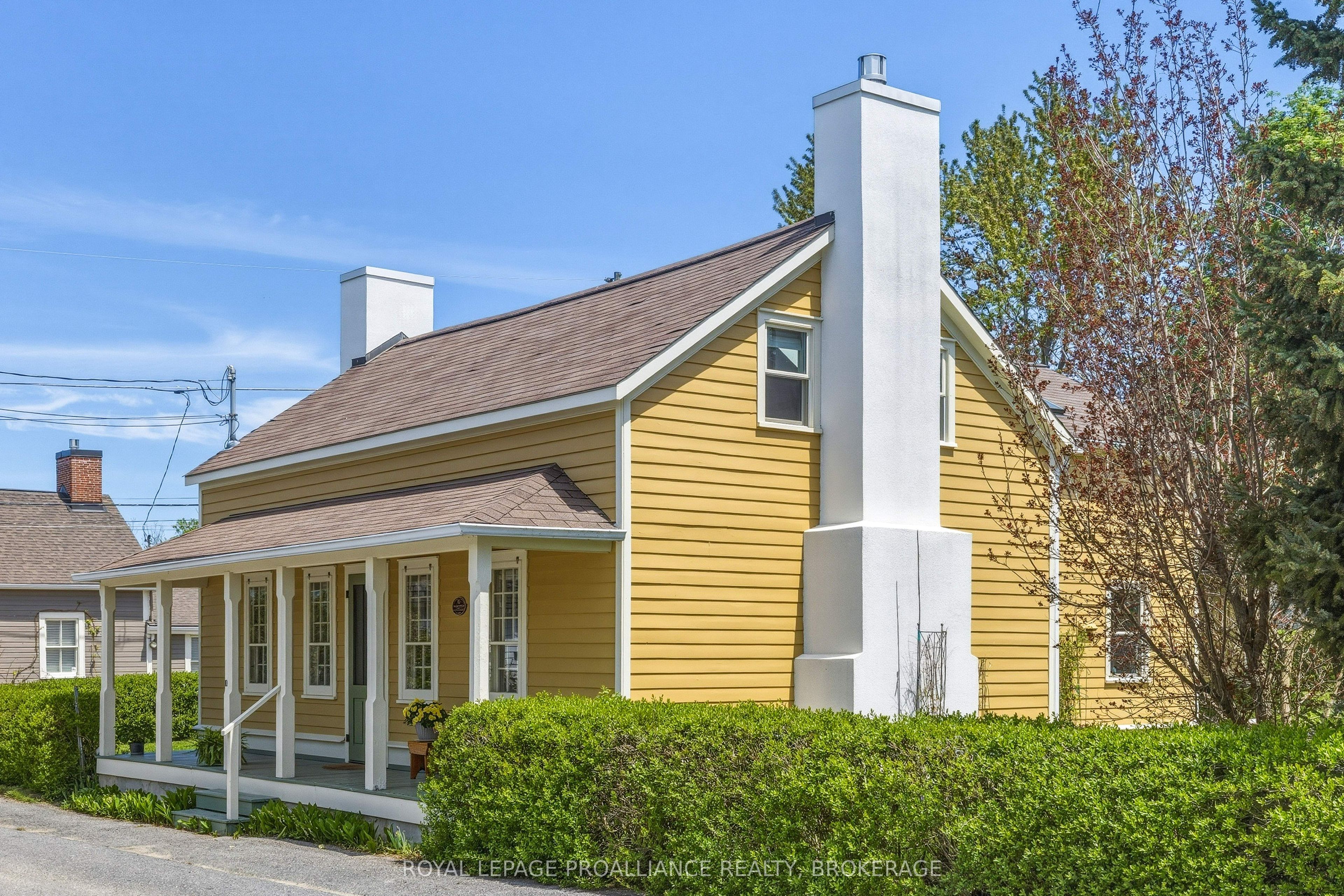 10 Drummond Street E