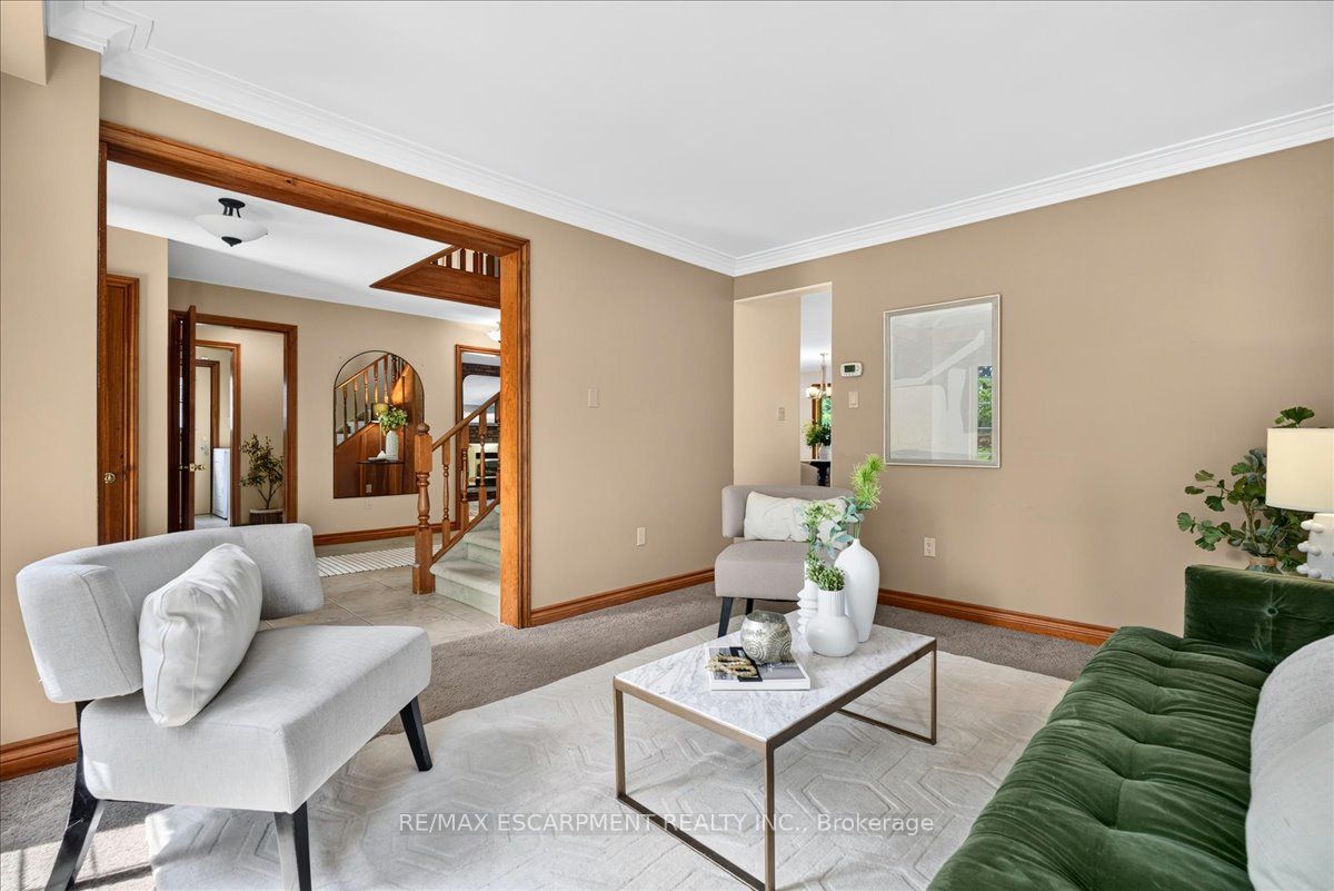 339 Kingsway Place