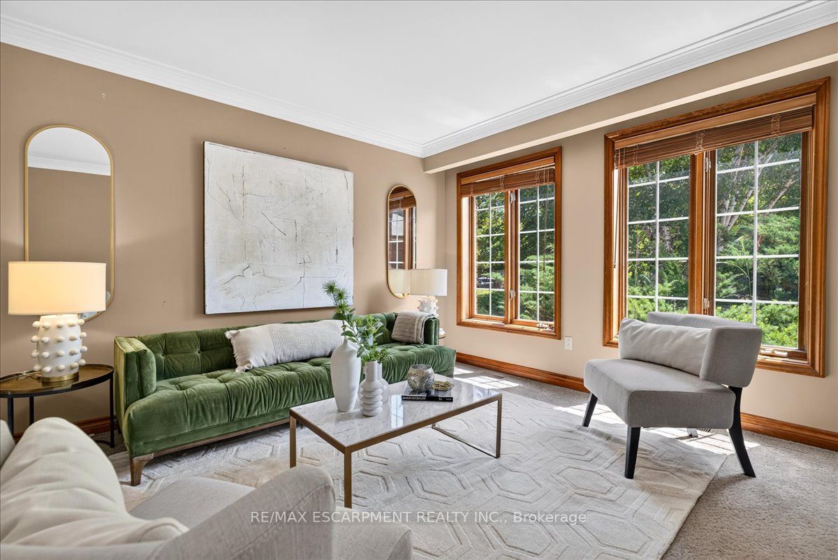 339 Kingsway Place