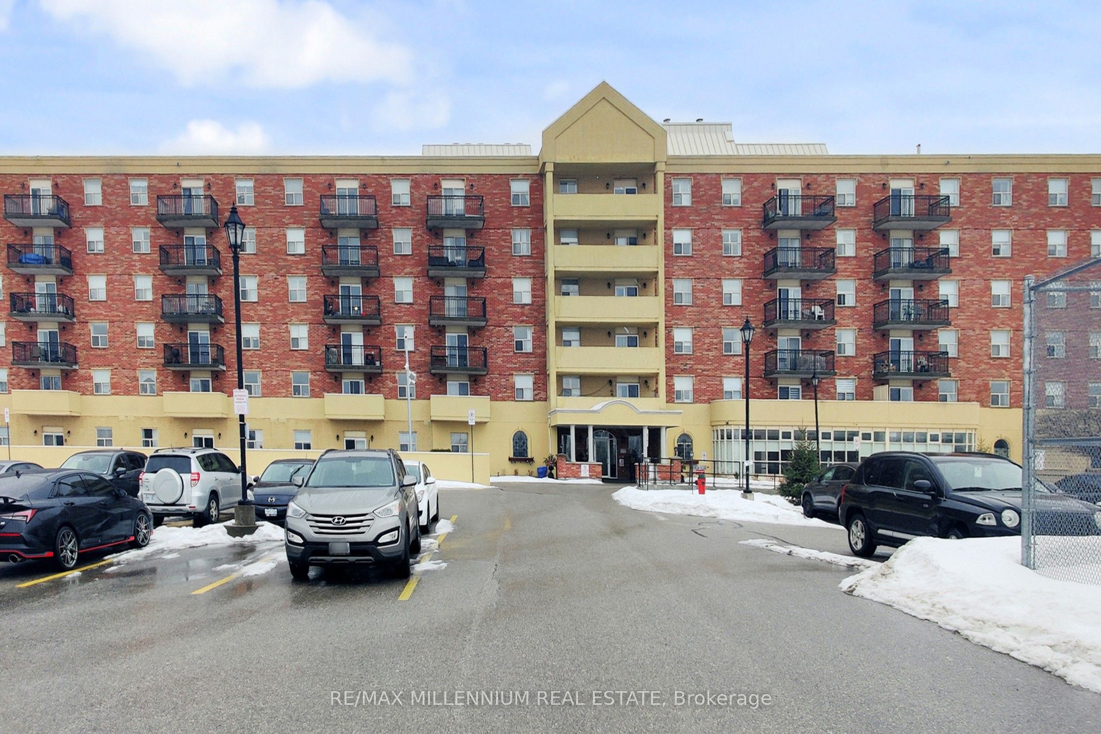 7373 Martingrove Road 619