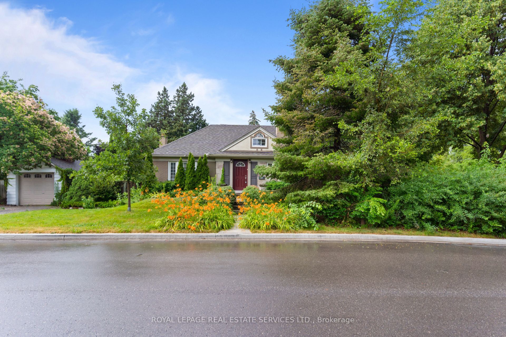 2 Glenroy Avenue