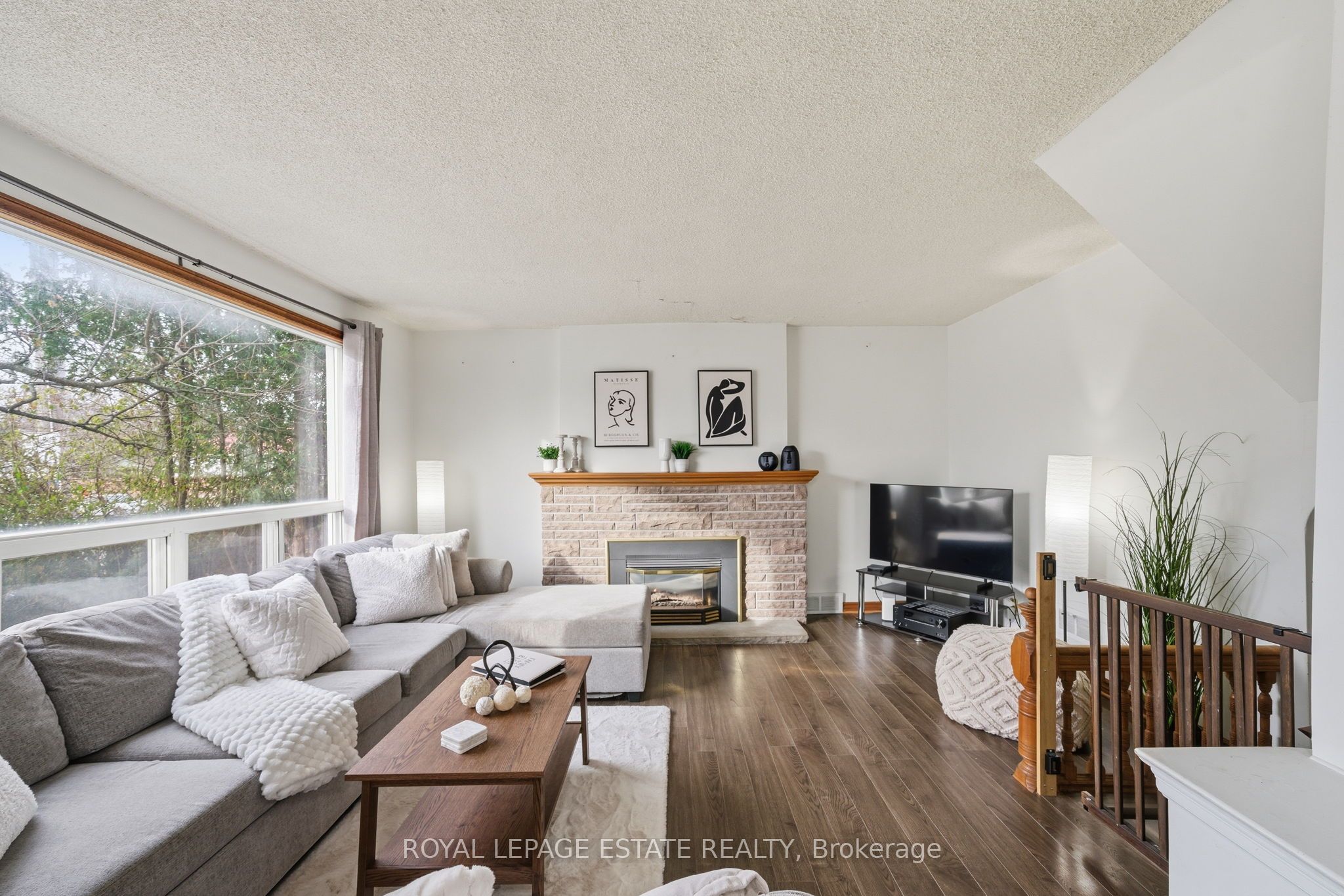 349 Oshawa Boulevard S