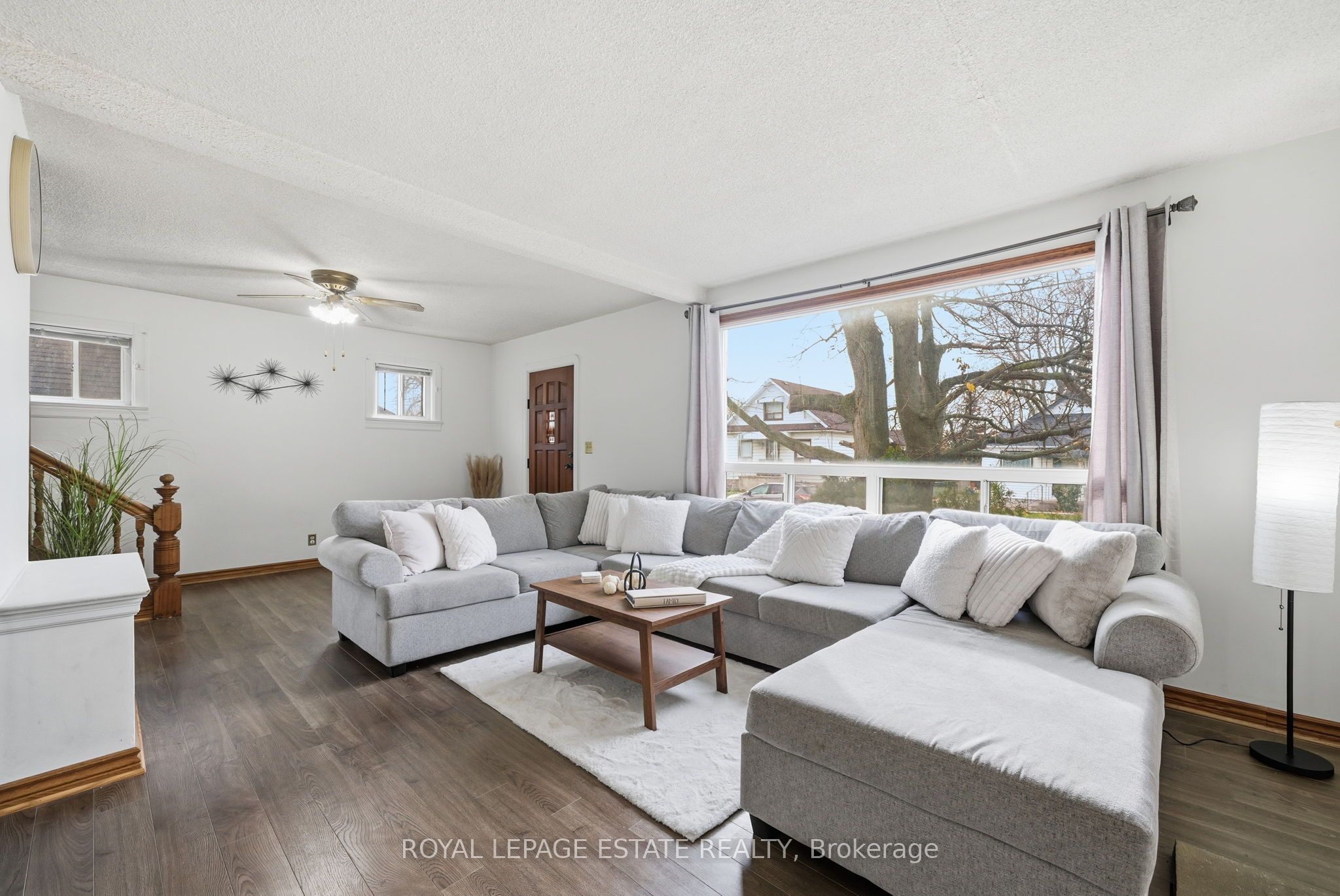 349 Oshawa Boulevard S