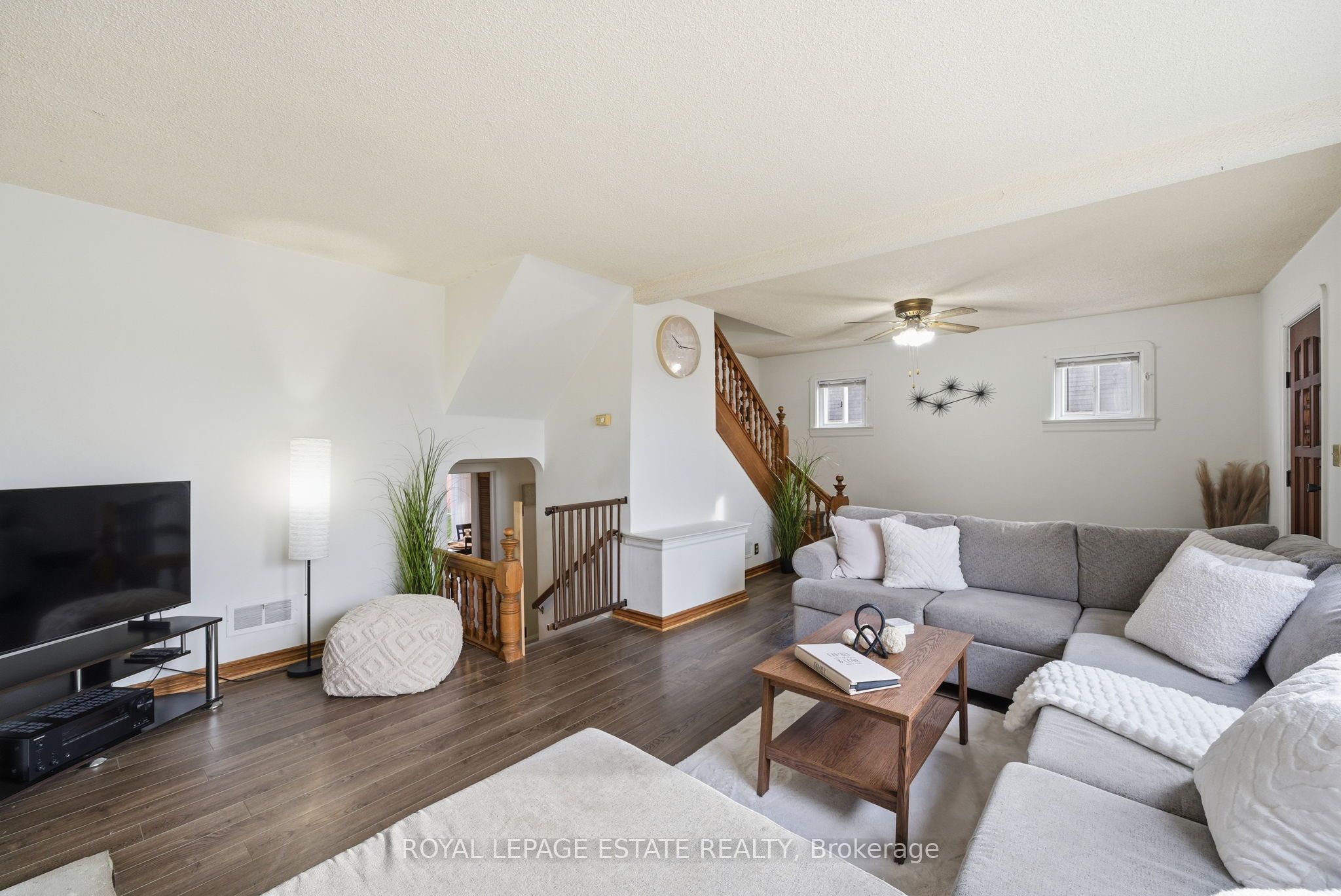 349 Oshawa Boulevard S