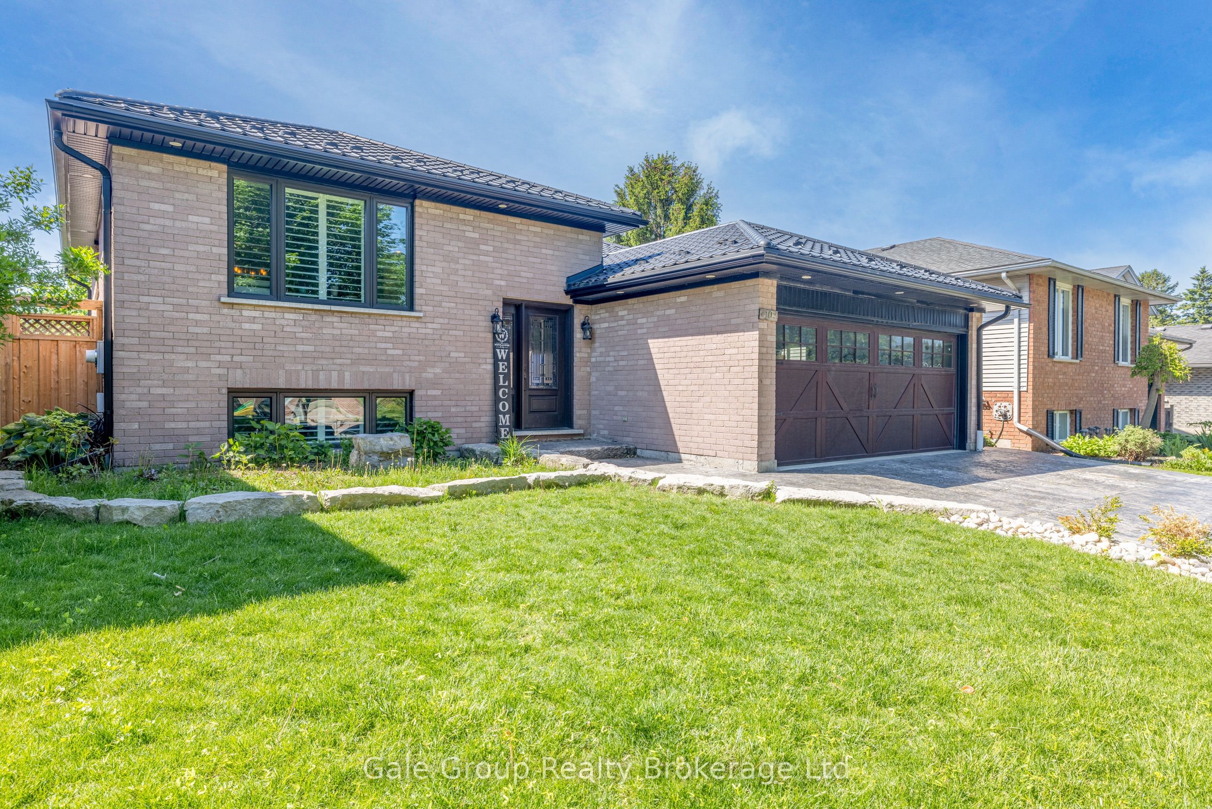 10 Knowles Drive