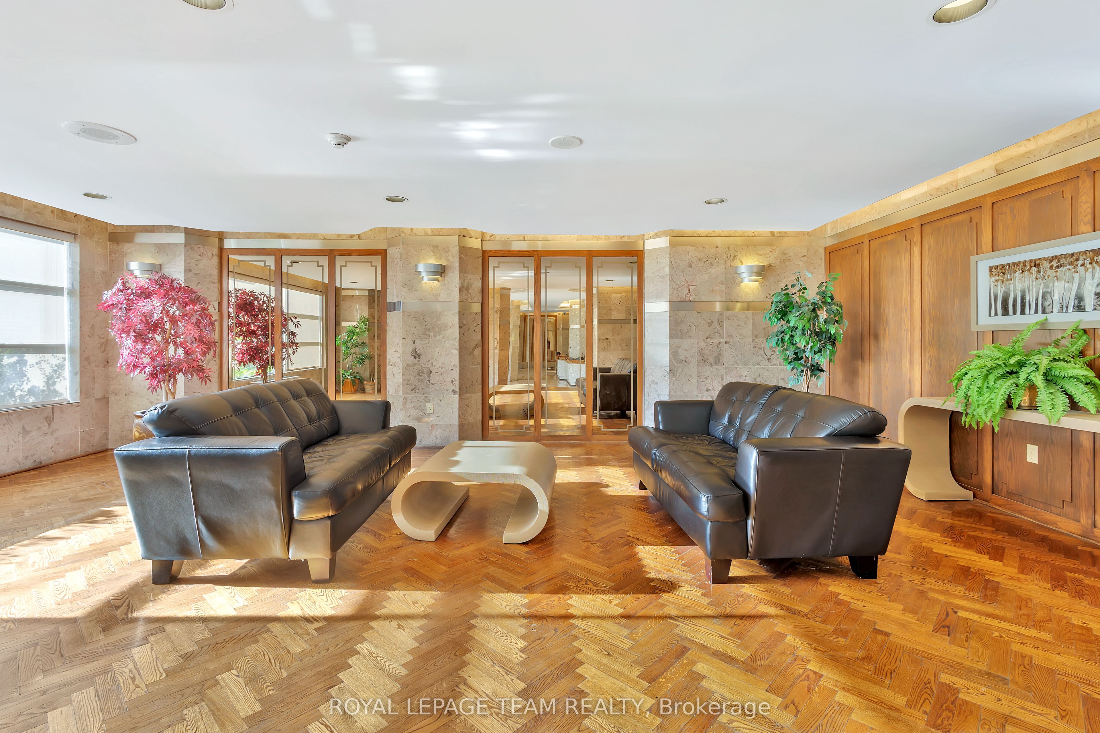 2759 Carousel Crescent 501