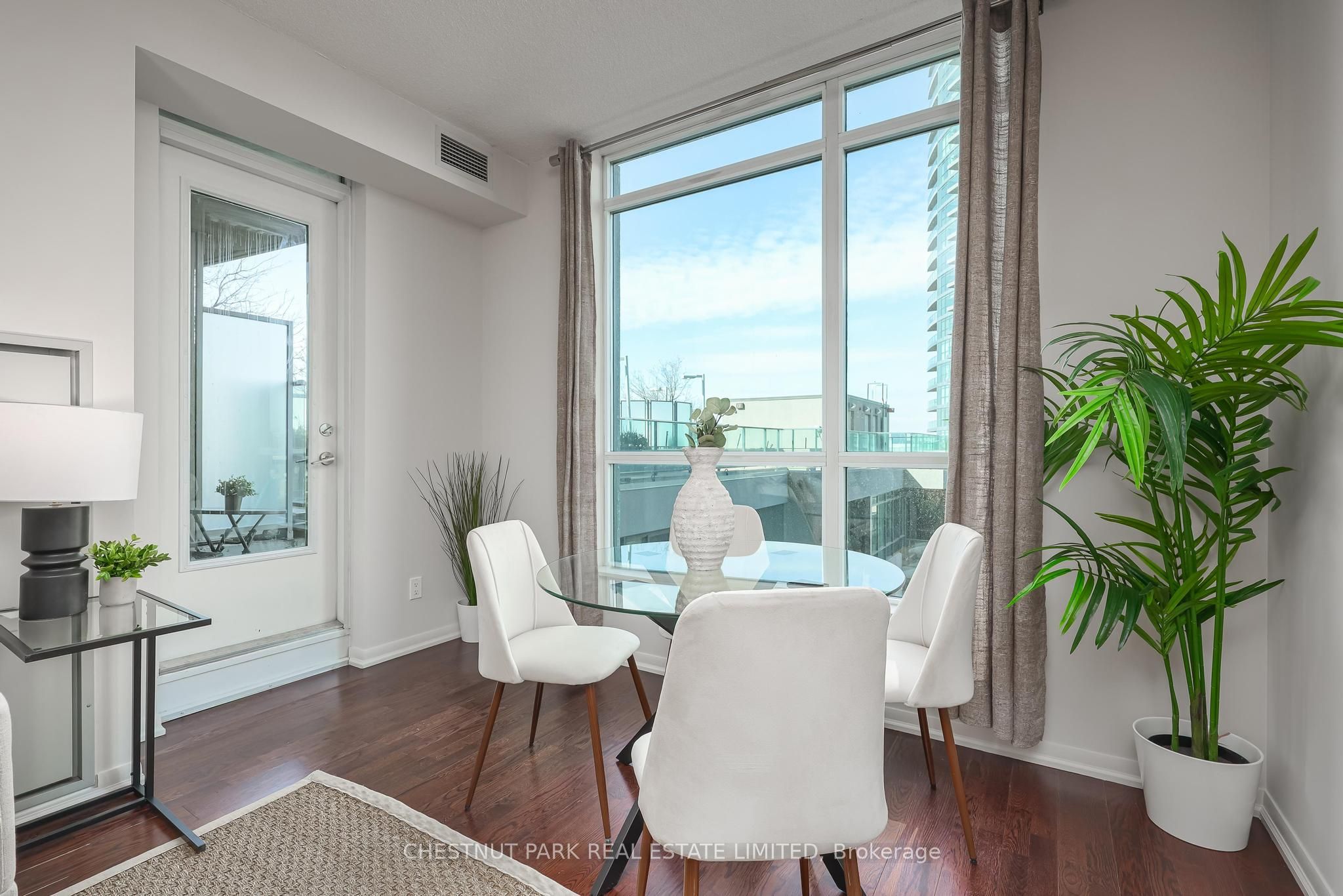 215 Fort York Boulevard 808