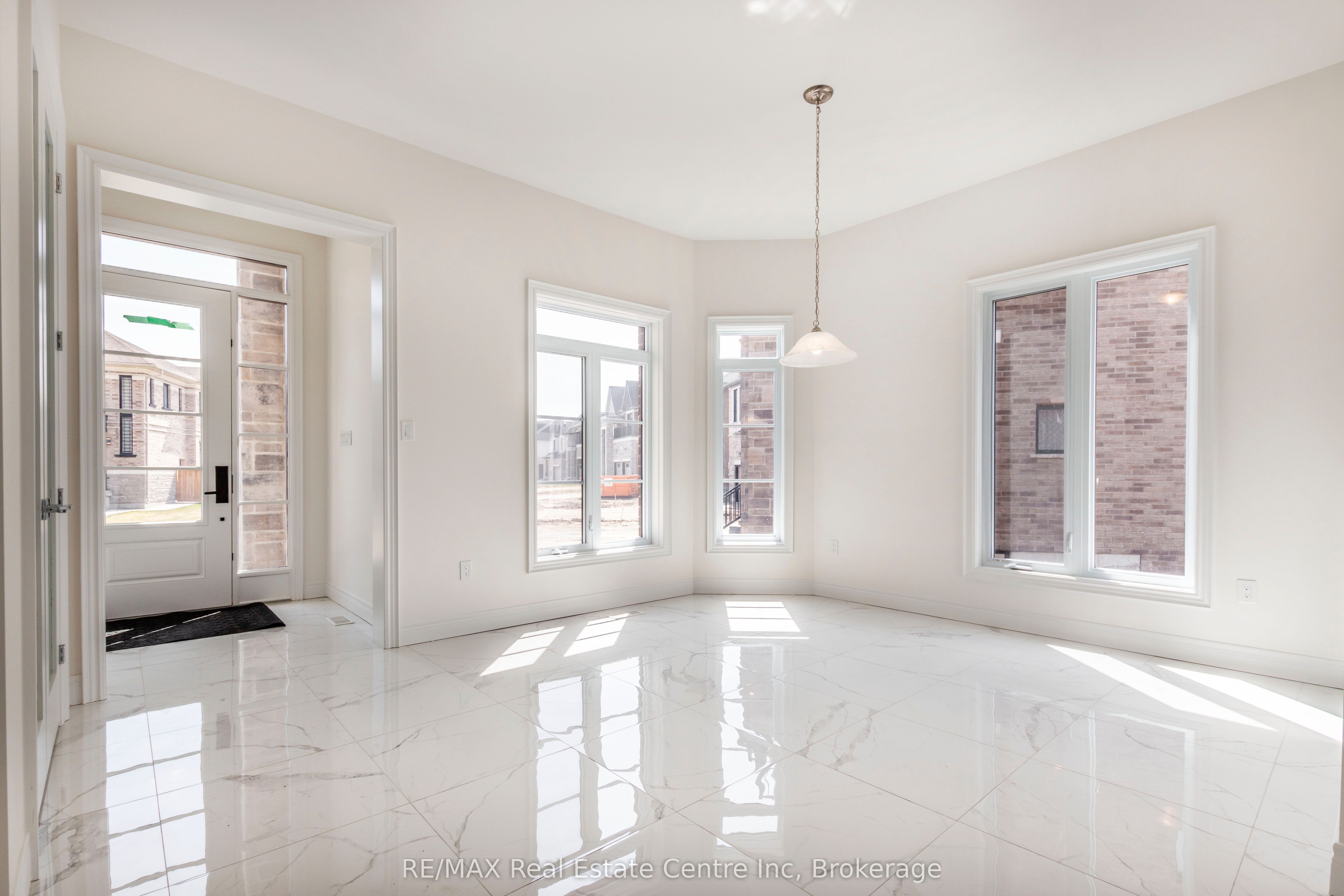 143 Ambrous Crescent