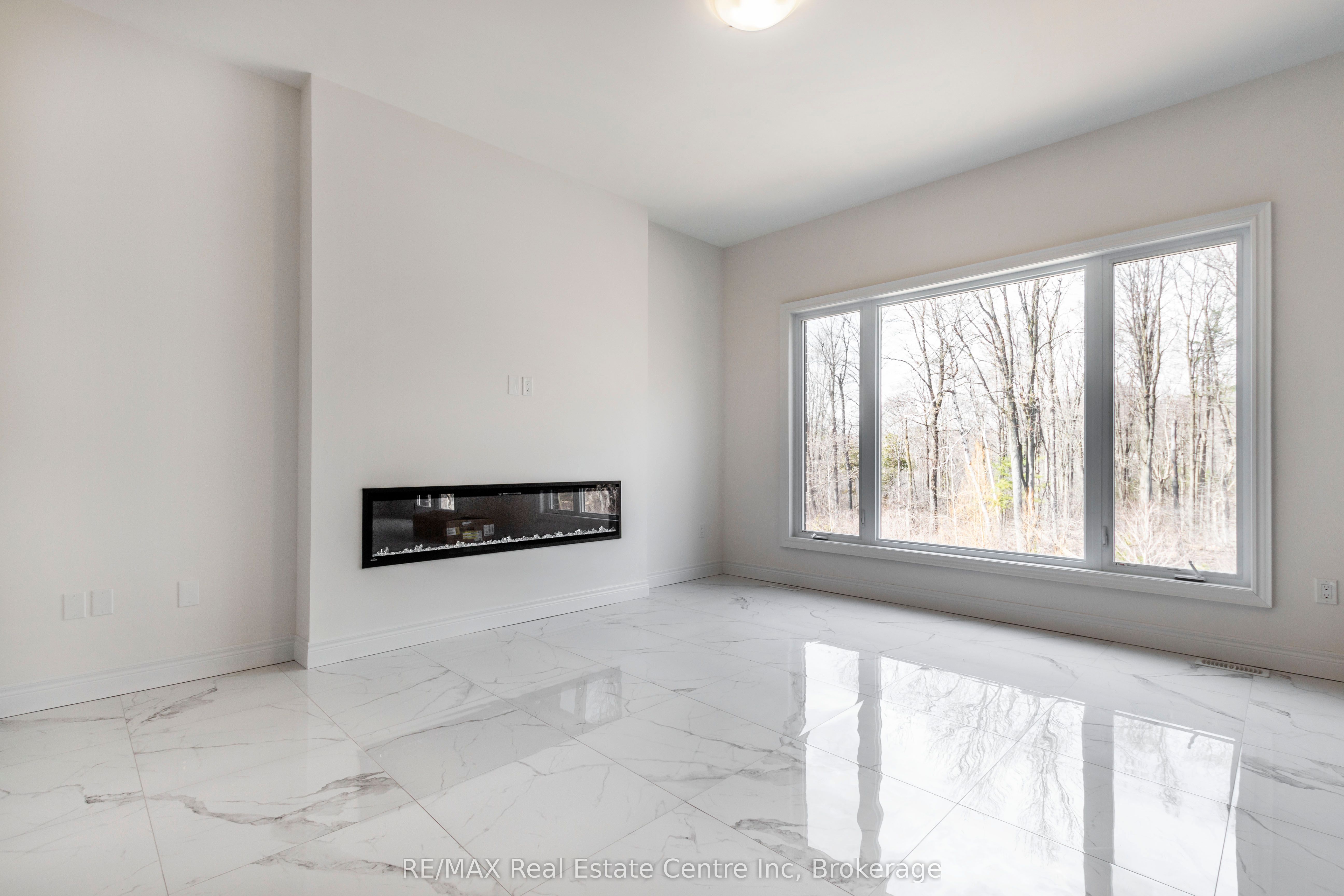 143 Ambrous Crescent
