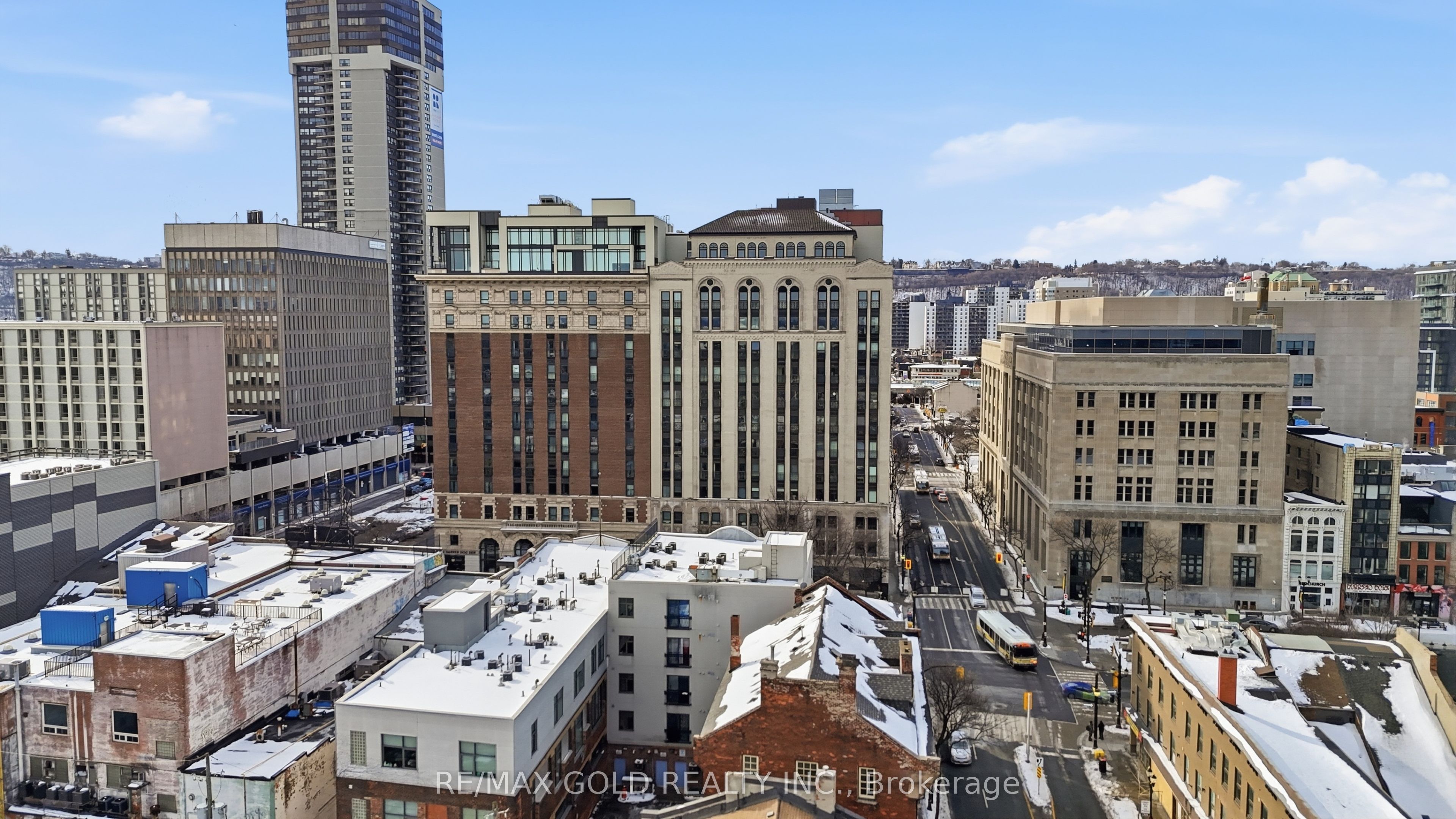 112 King Street E 305