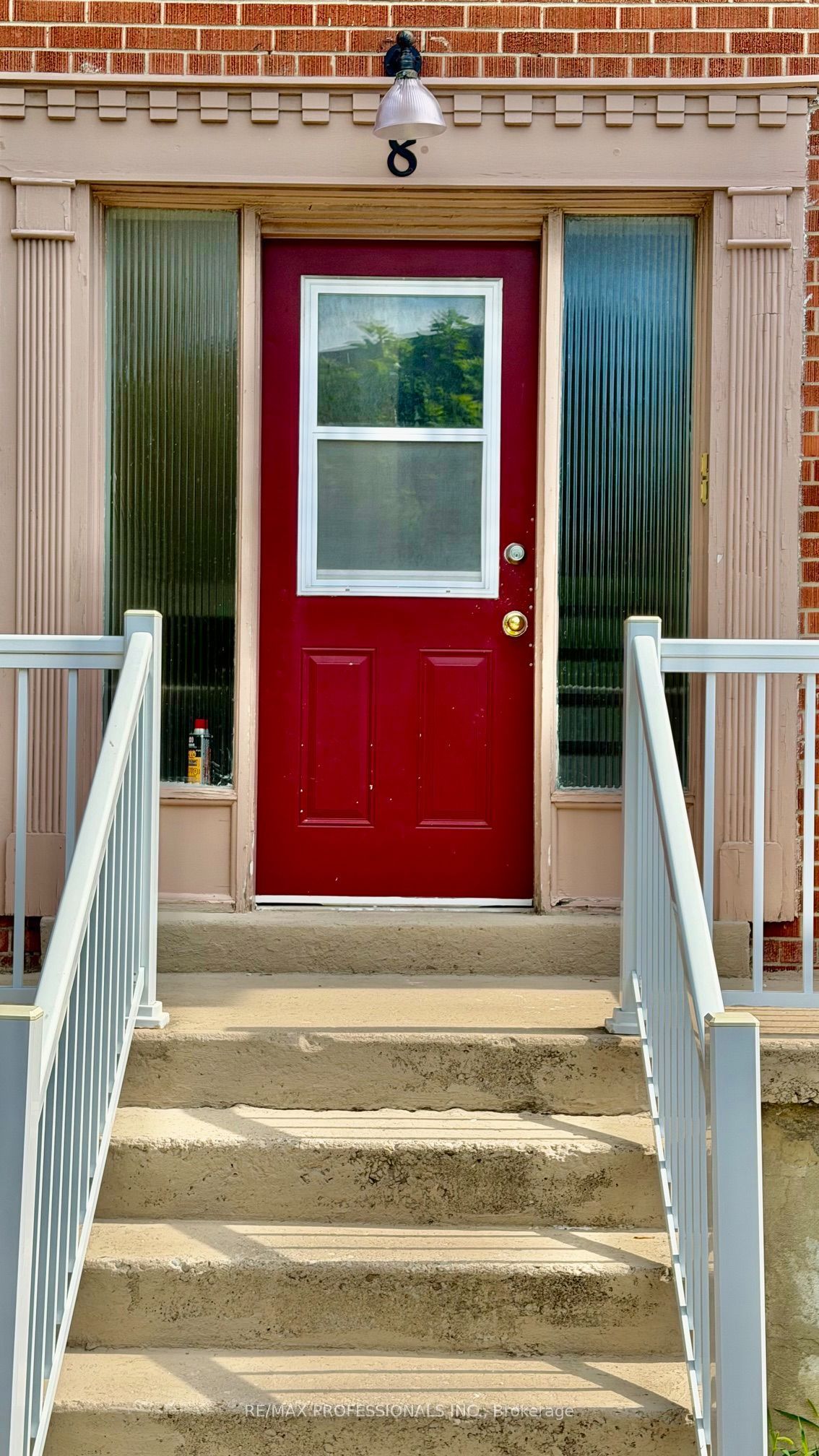 8 Bridesburg Drive