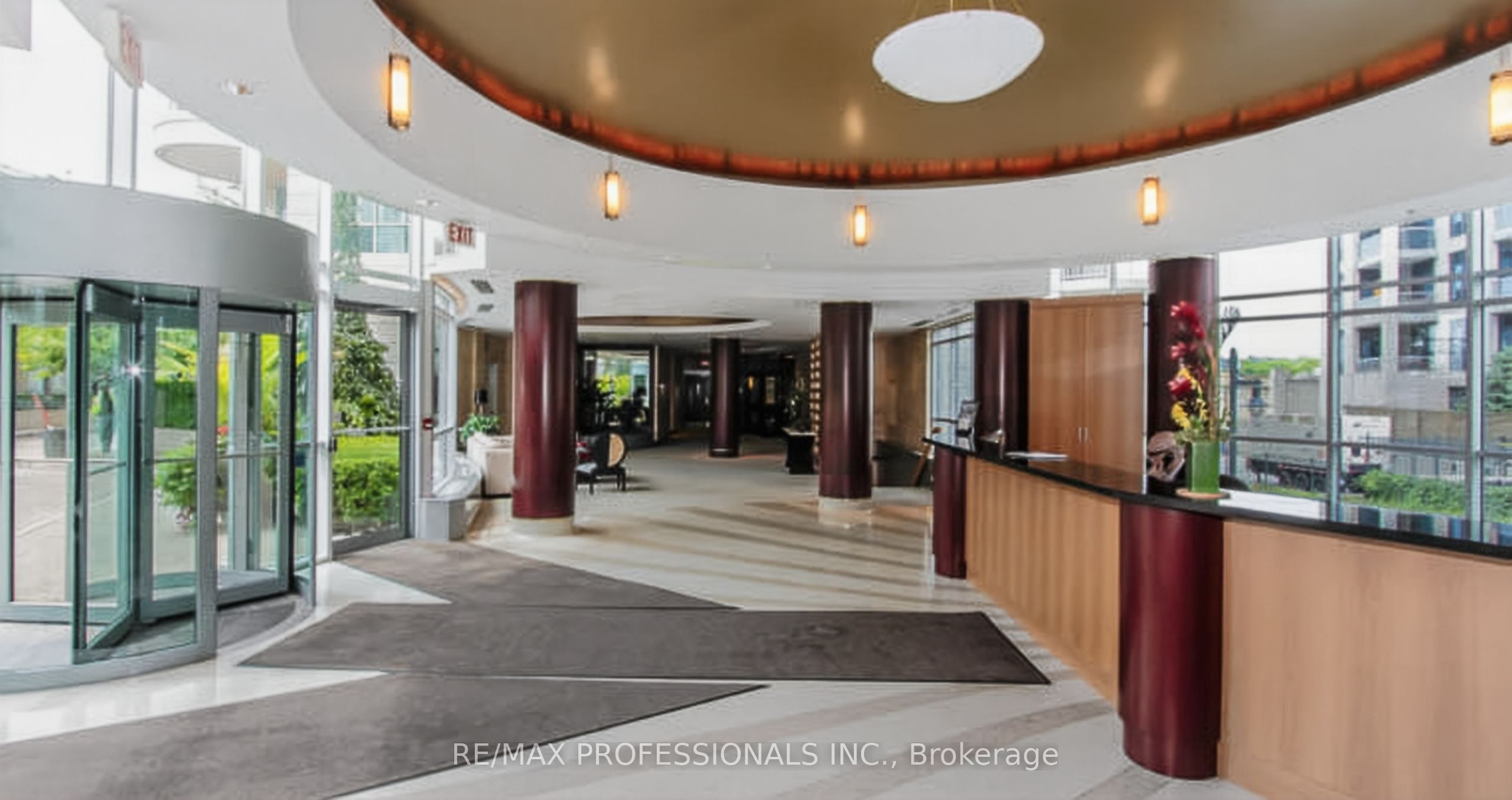 2111 Lakeshore Boulevard W 812