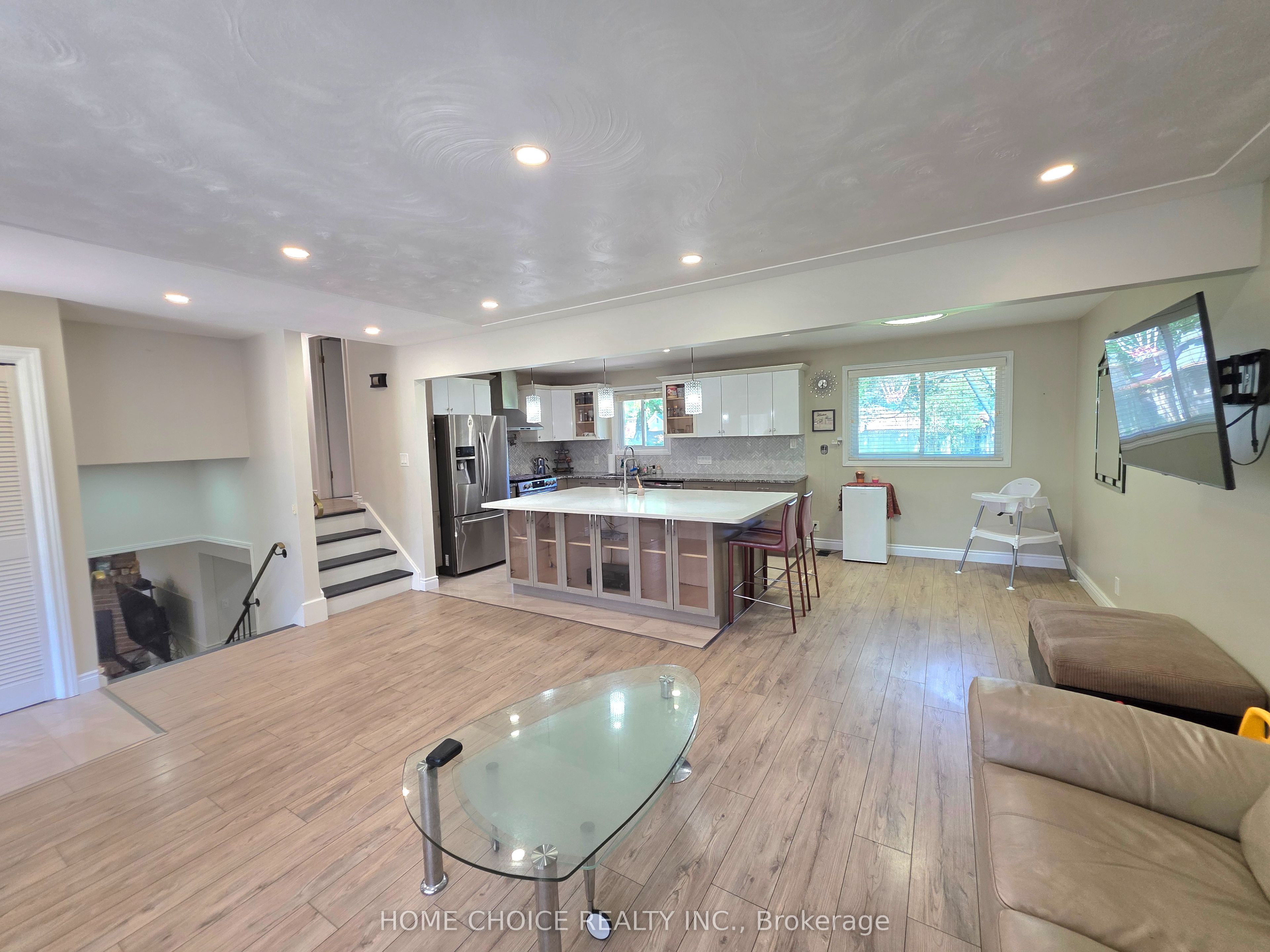 130 Champlain Crescent