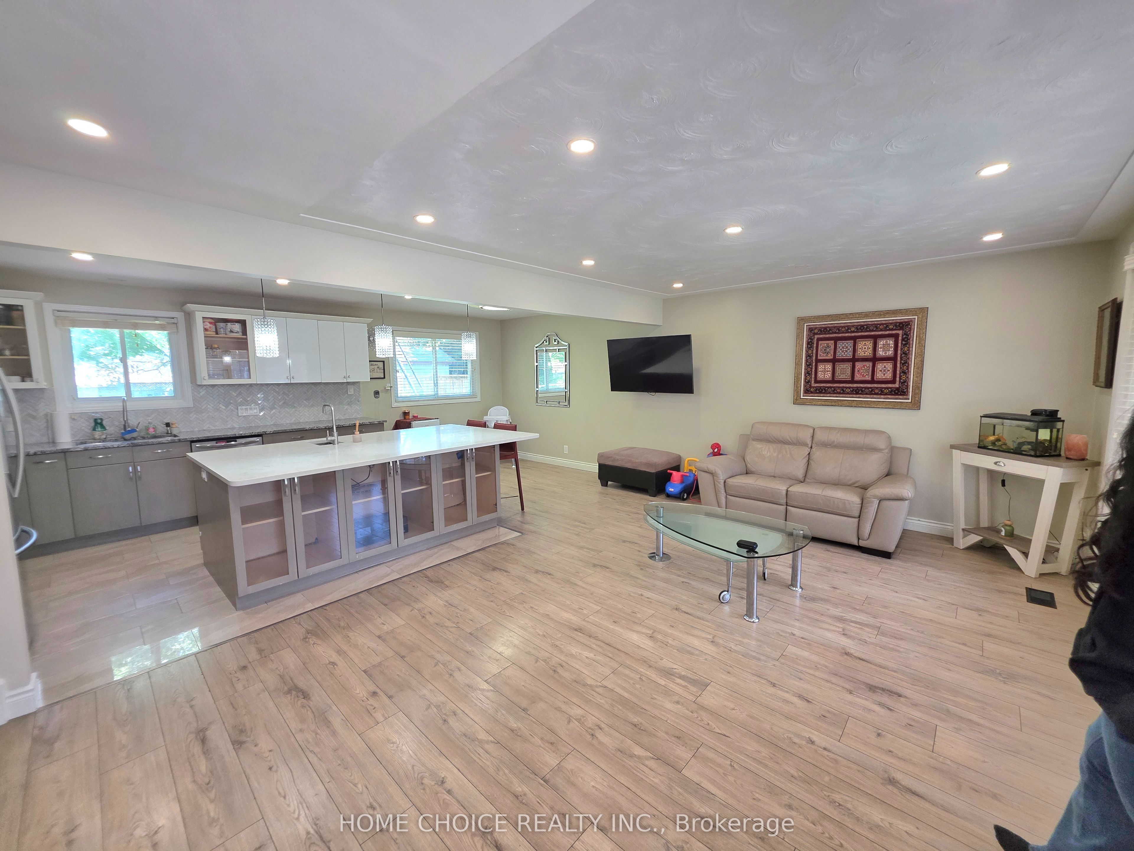 130 Champlain Crescent