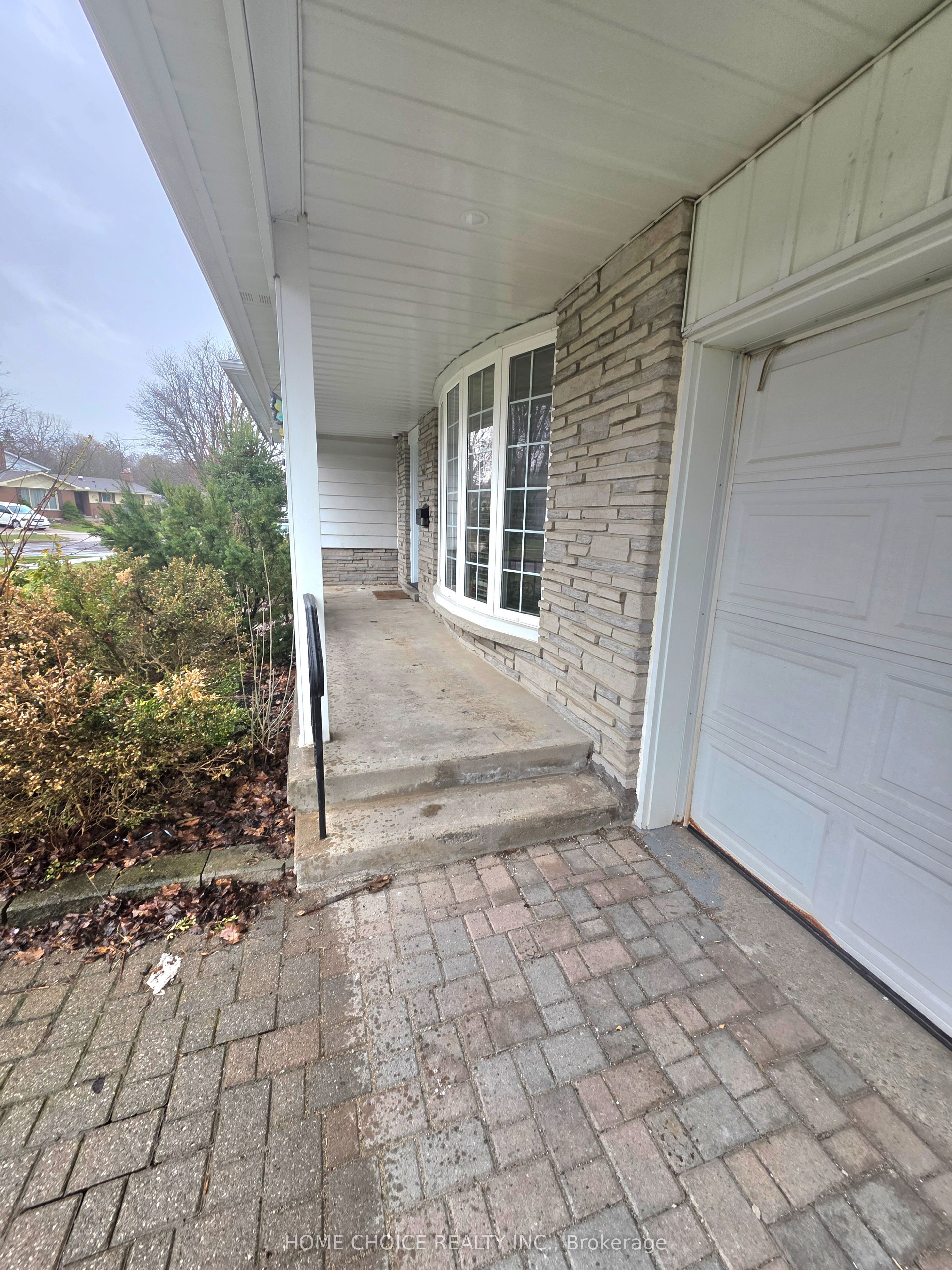 130 Champlain Crescent