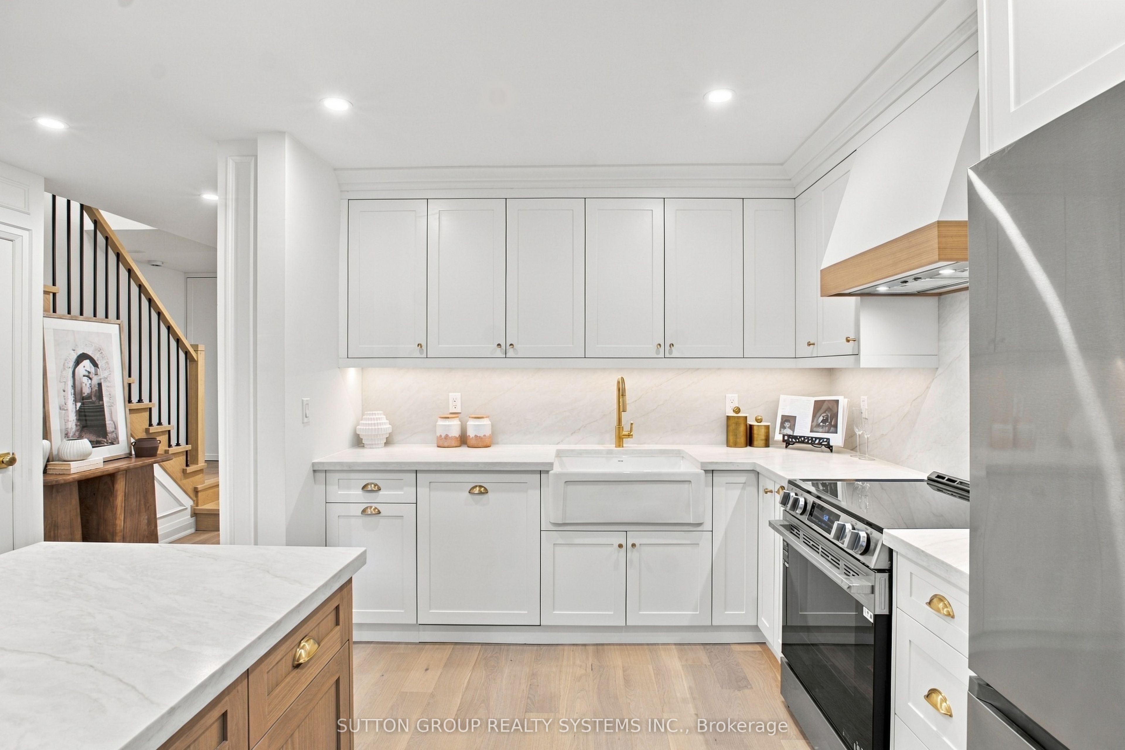 1951 Rathburn Road E 26