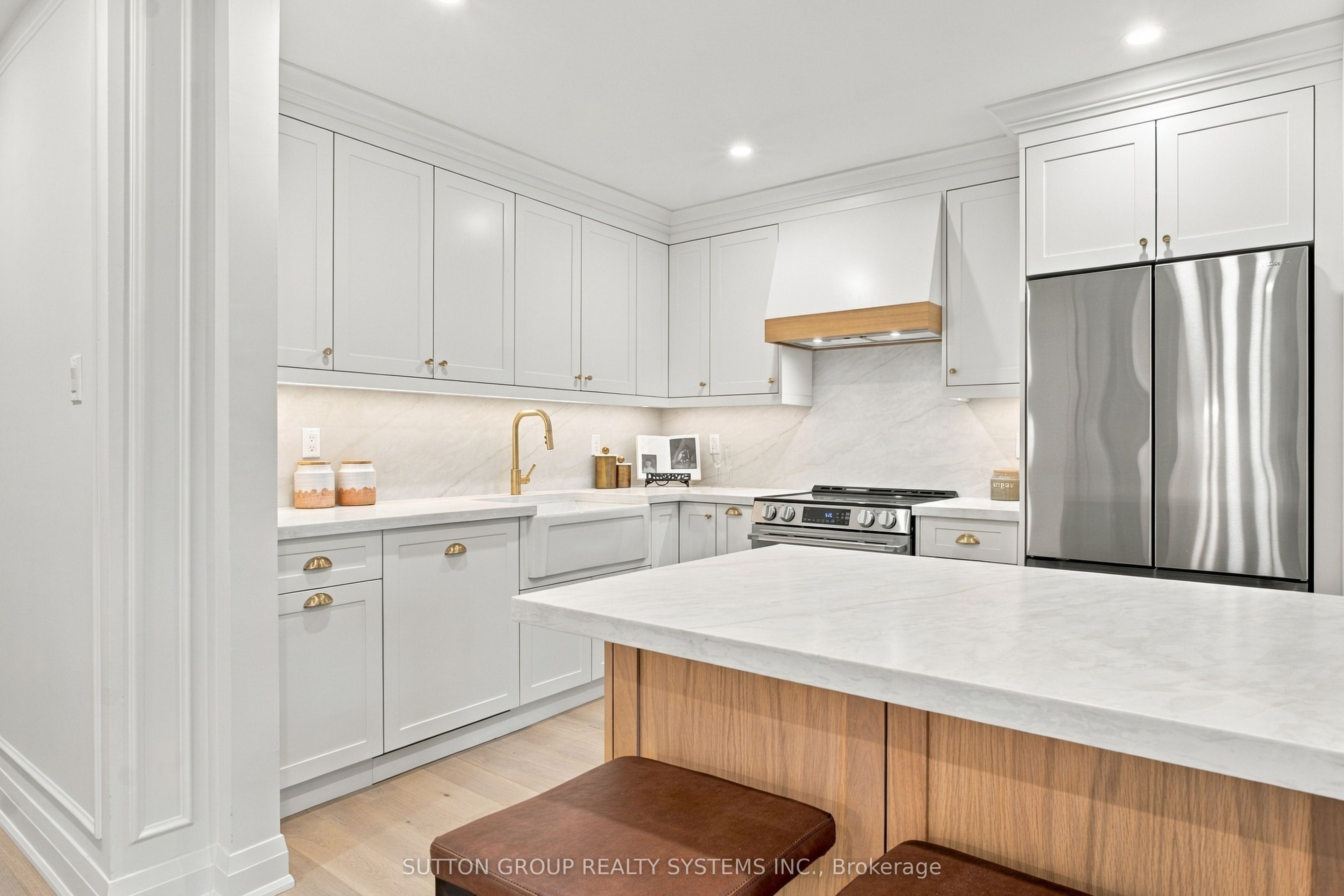1951 Rathburn Road E 26