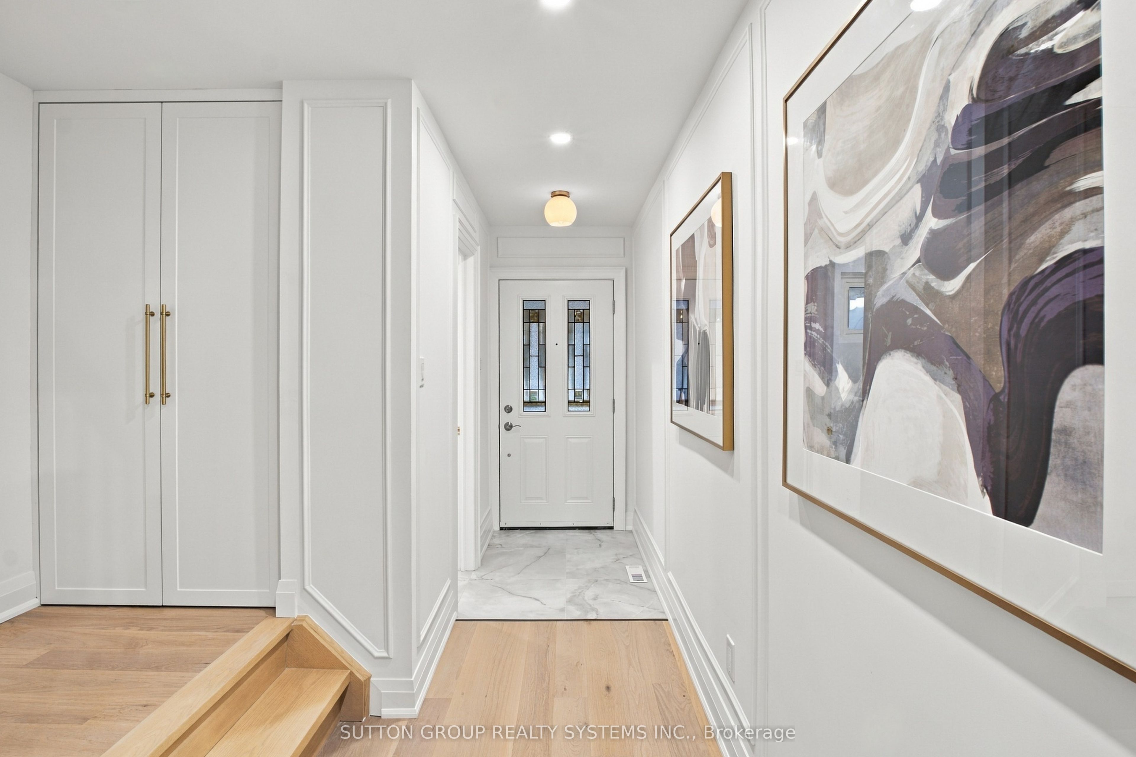 1951 Rathburn Road E 26