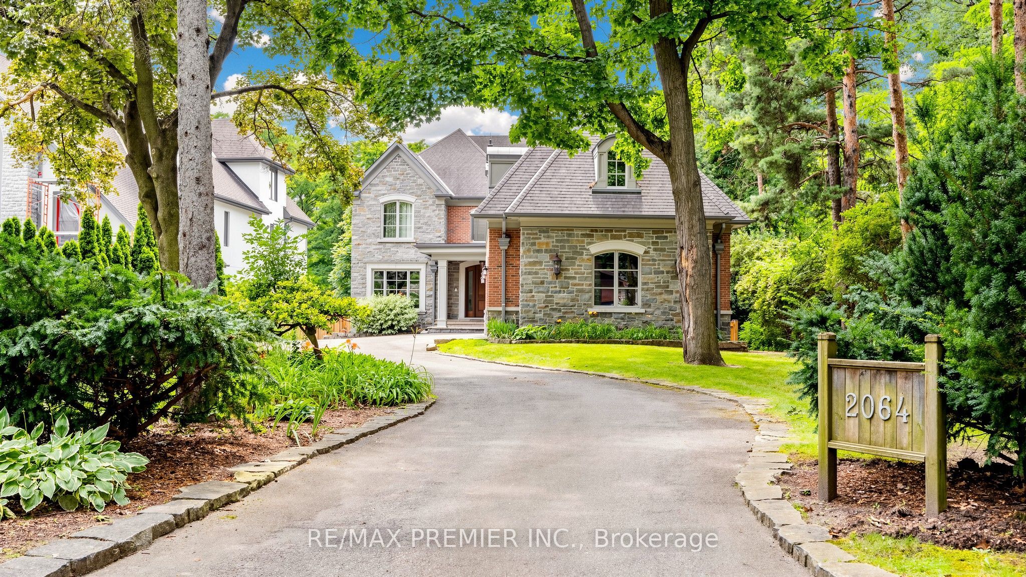 2064 Dickson Road
