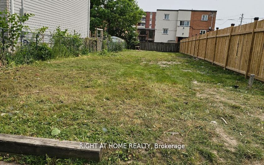 361 Adelaide Avenue W