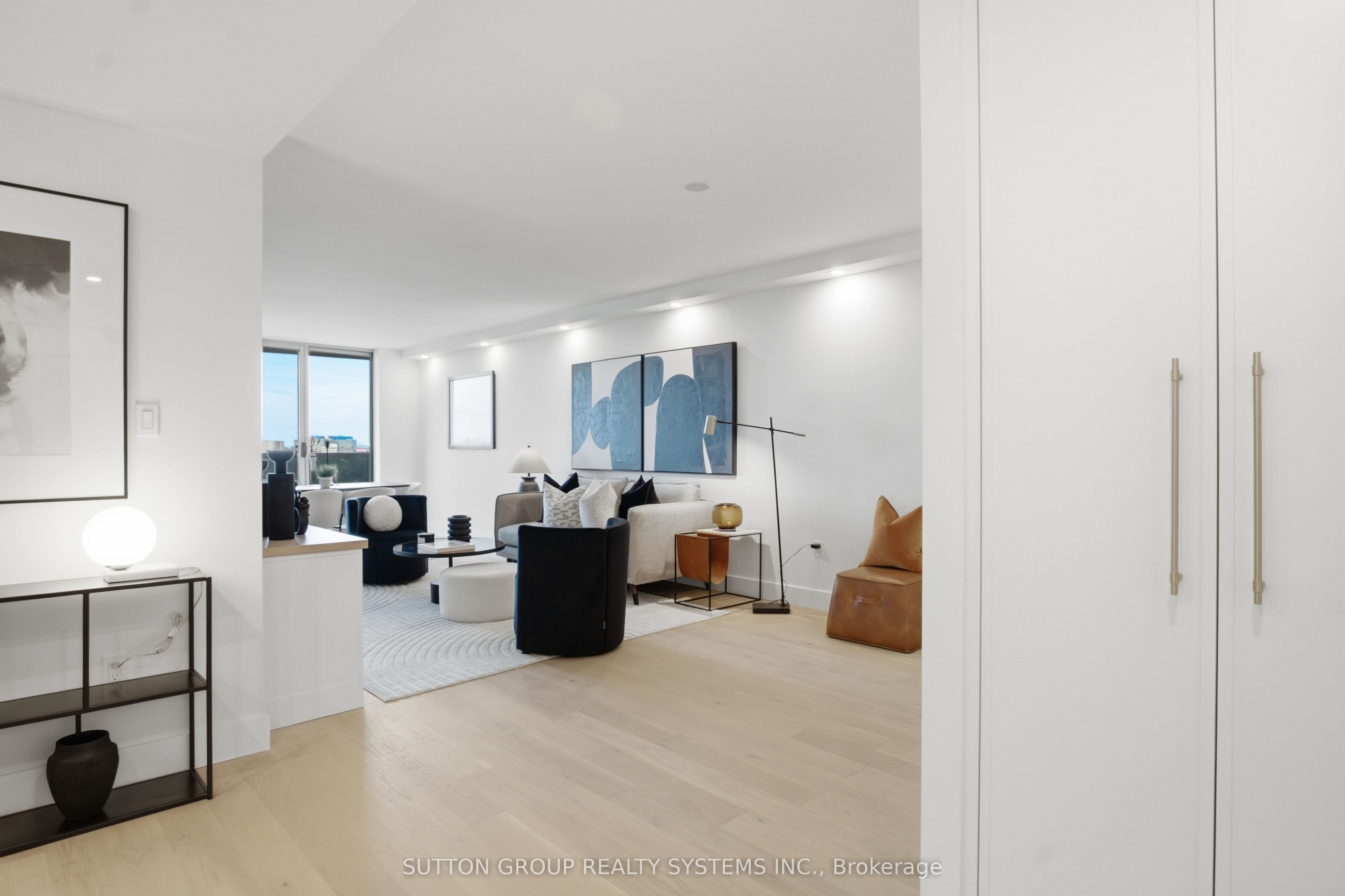 812 Burnhamthorpe Road 1504