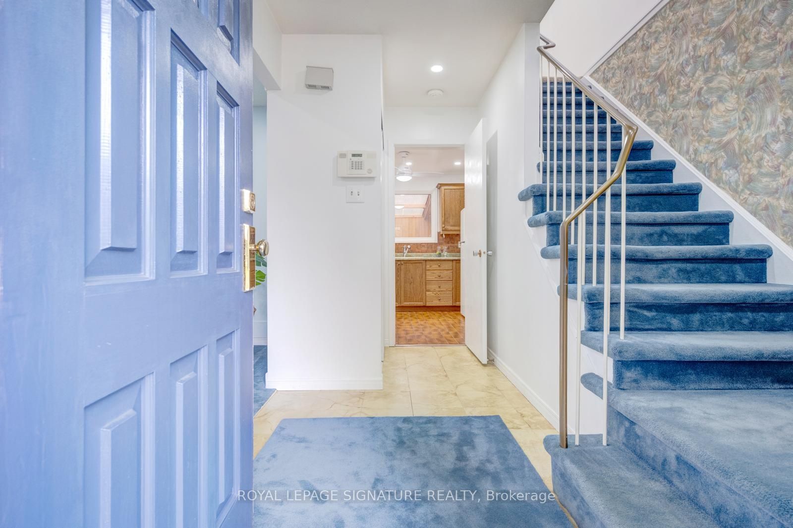 77 McCraney Street W