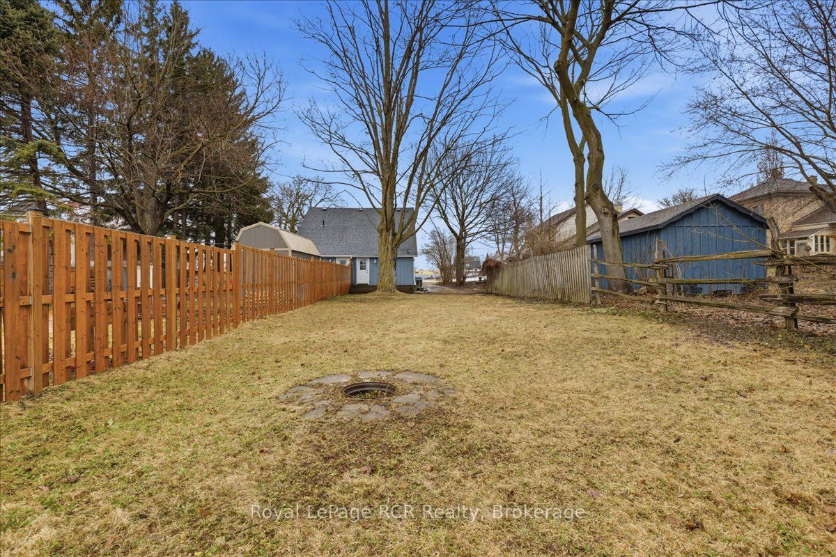 234 Elma Street E