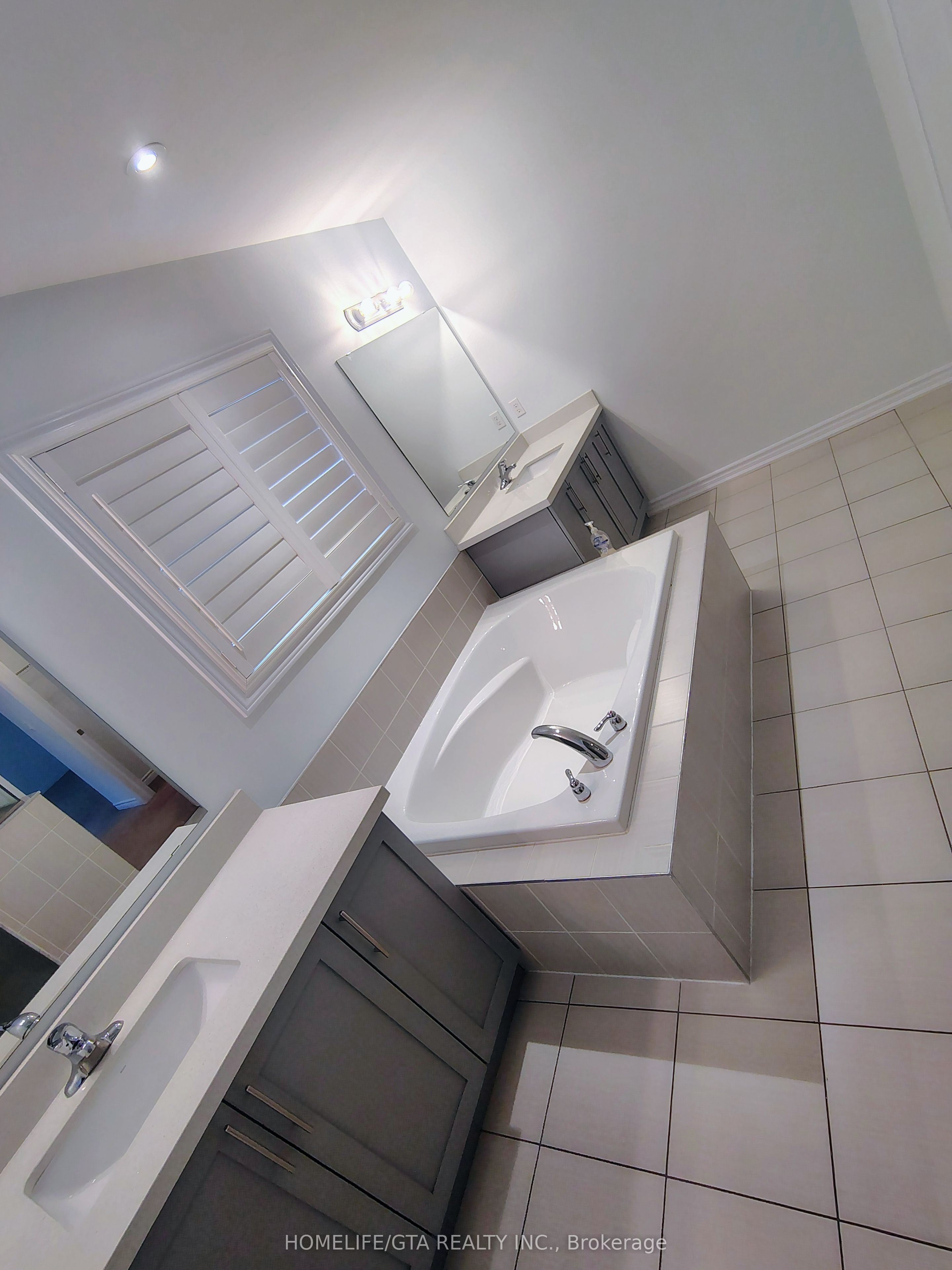 1785 Western Crescent