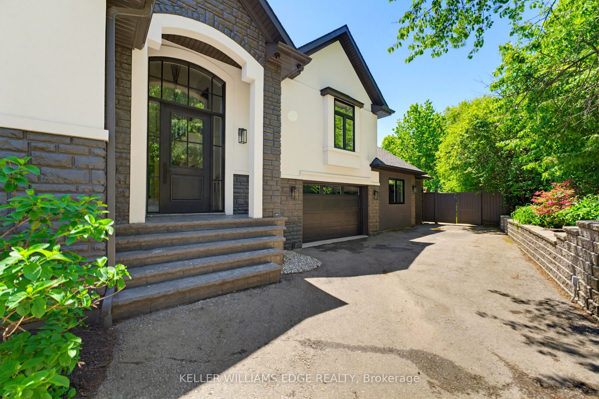 1316 Dundas Street