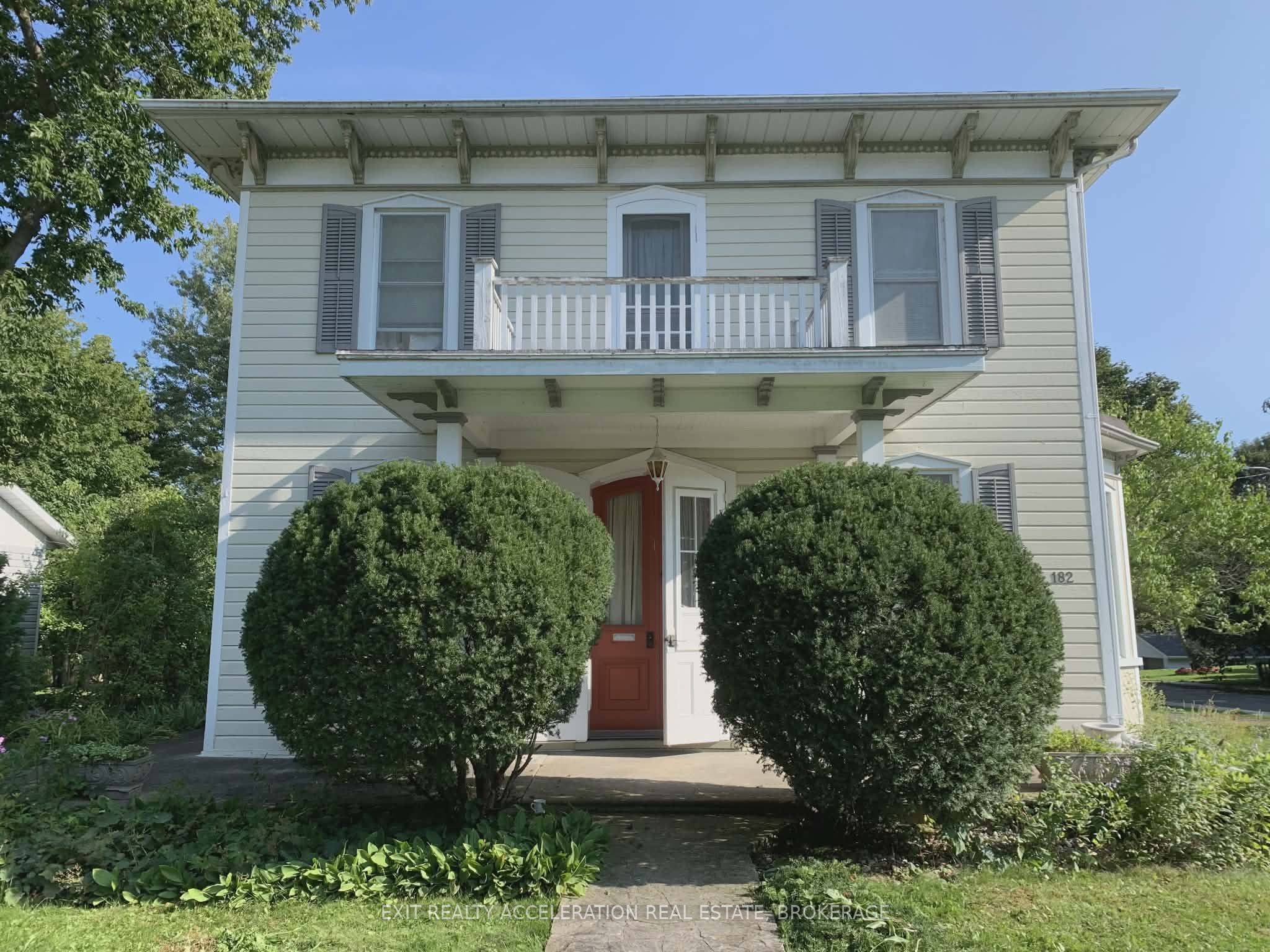 182 Water Street W