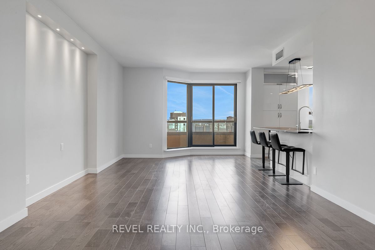 556 Laurier Avenue W 2101