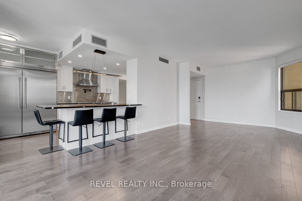 556 Laurier Avenue W 2101