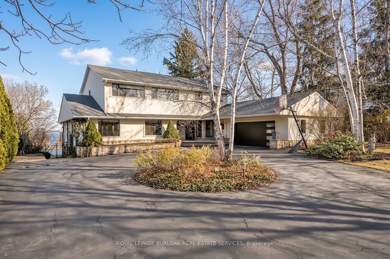 624 North Shore Boulevard E