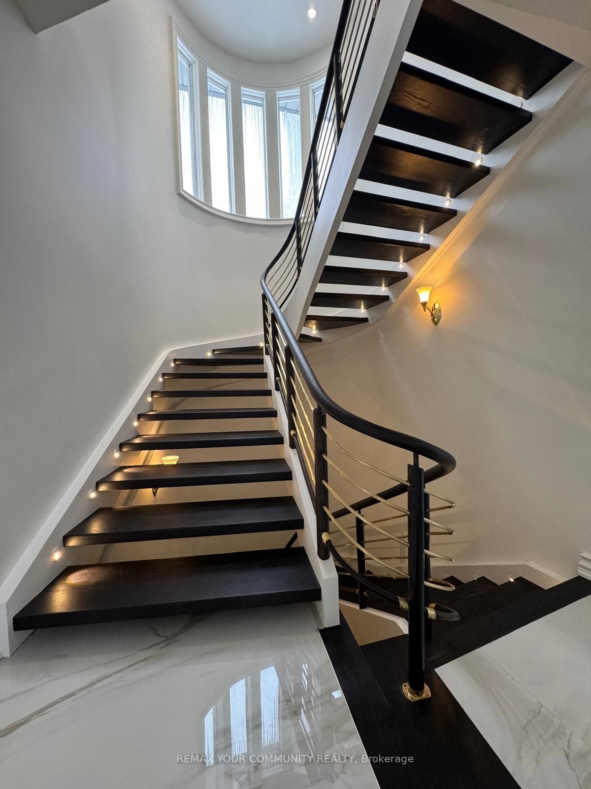76 Silver Fox Place