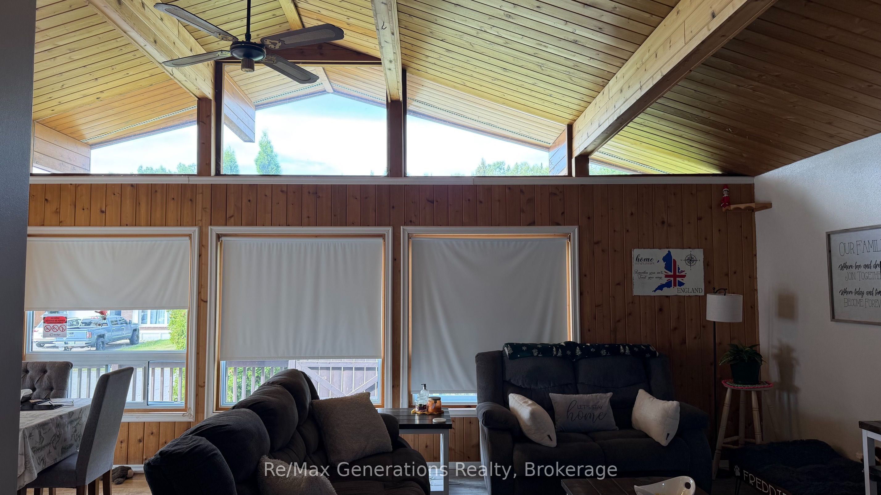 37 Southridge Crescent N