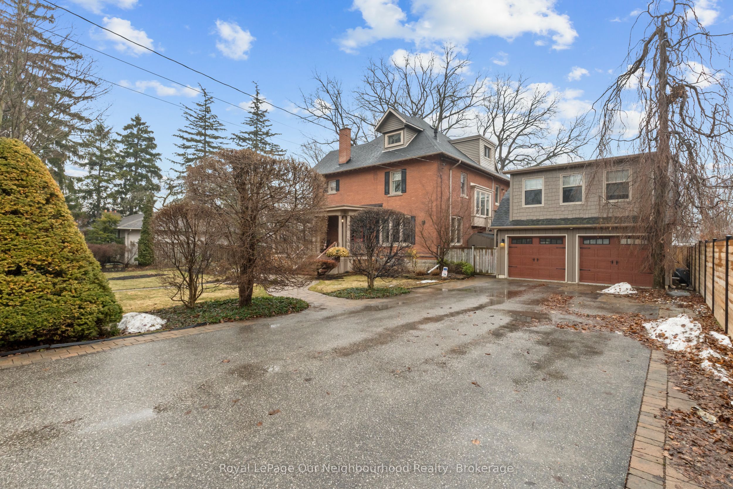 305 Trent Street W