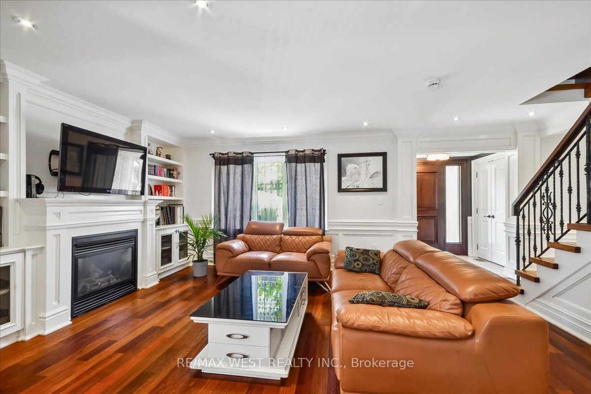11 Hillcroft Drive