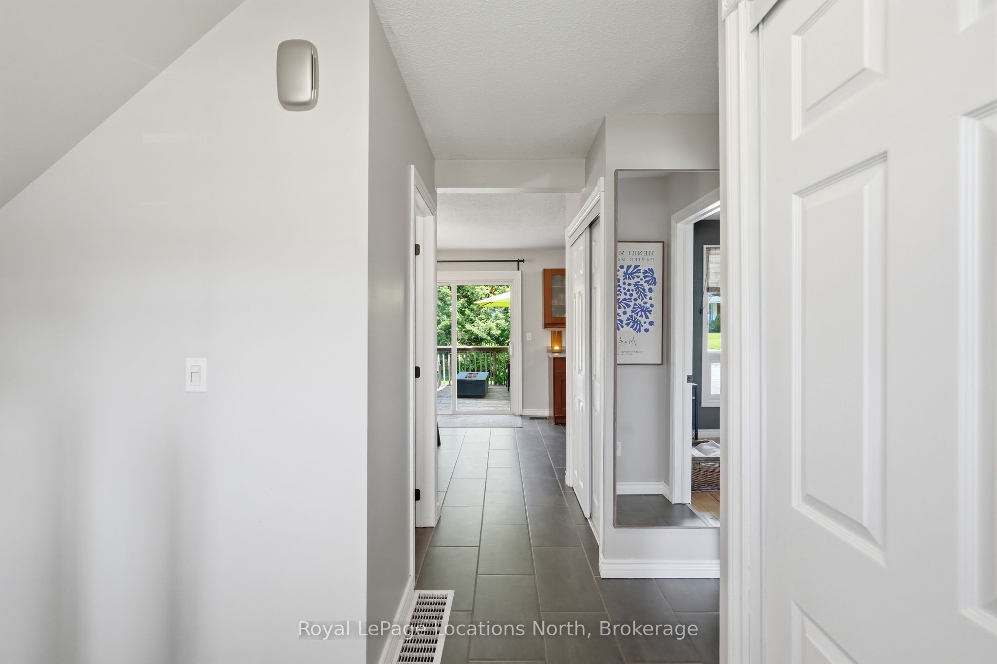 2595 6th Avenue W