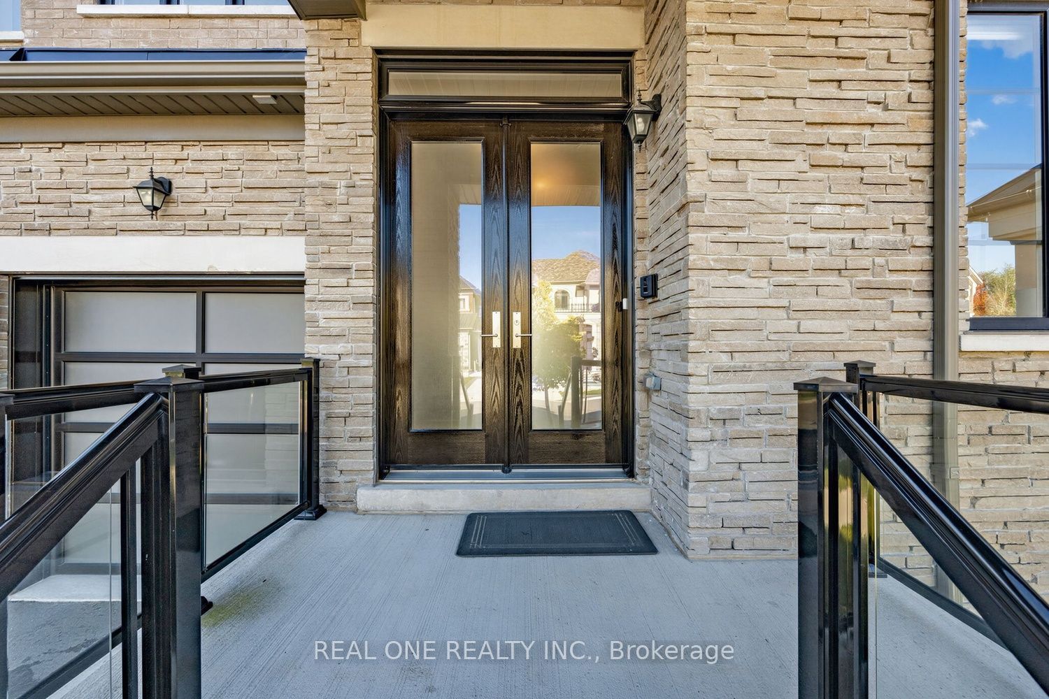 1382 Queens Plate Road