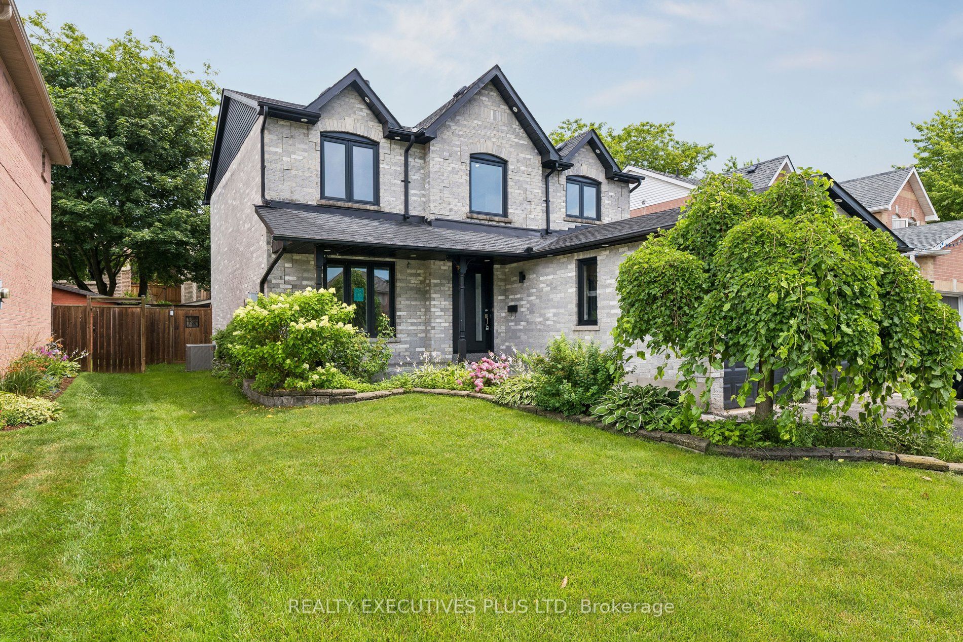 693 Barnes Crescent