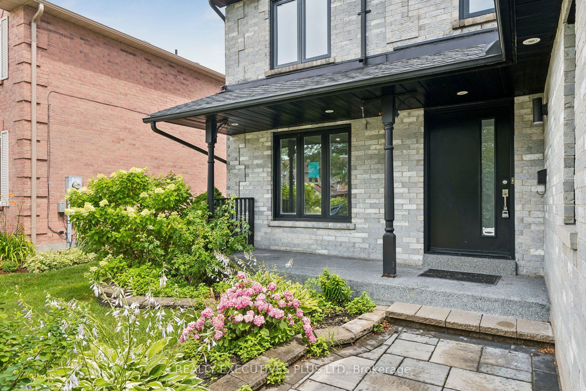 693 Barnes Crescent
